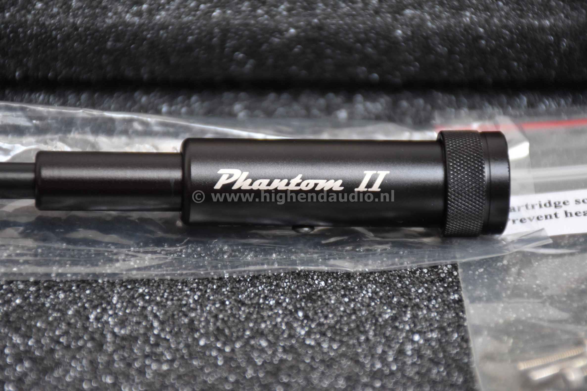 Graham-PhantomII-armwand-XL10-closeup1_wm