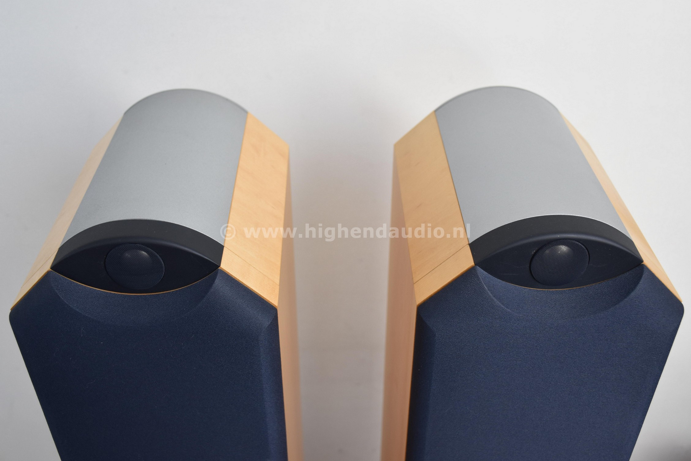 Tannoy-Eyris3-250077S-top_wm