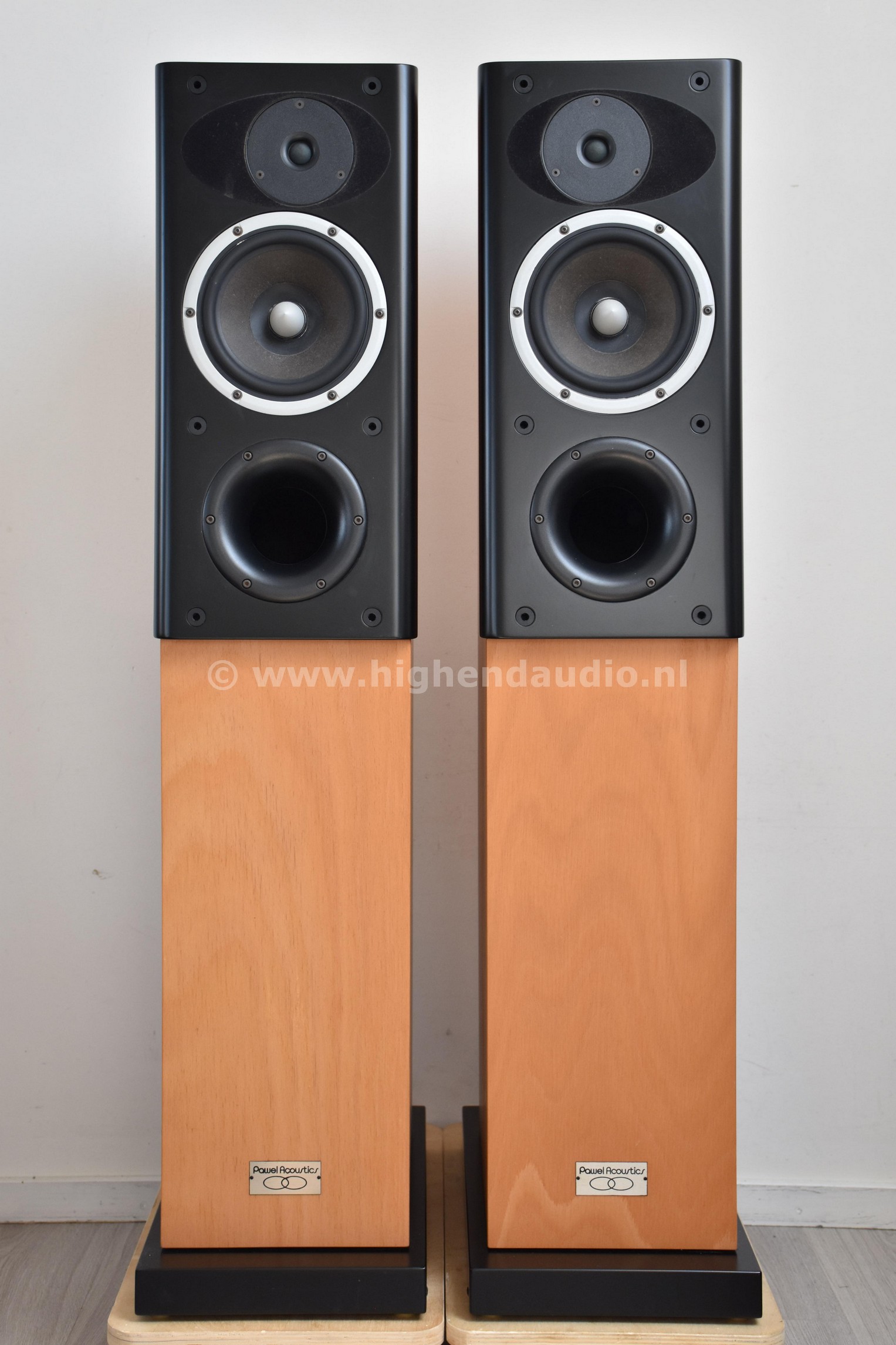 PawelAcoustics-Arabella-3017-frontwog_wm
