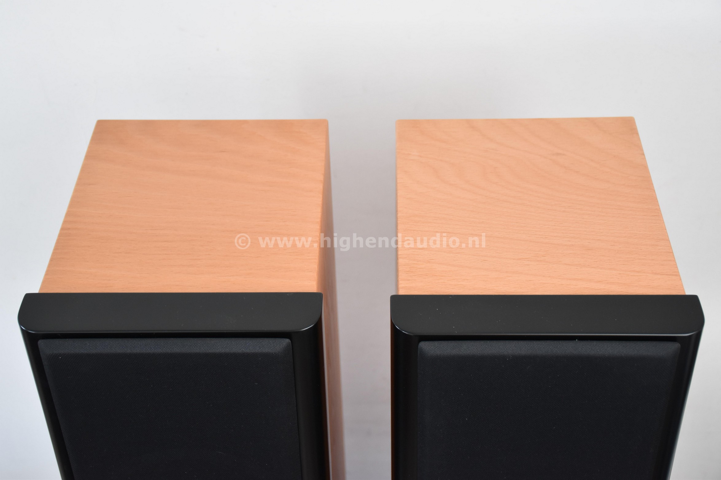 PawelAcoustics-Arabella-3017-top_wm