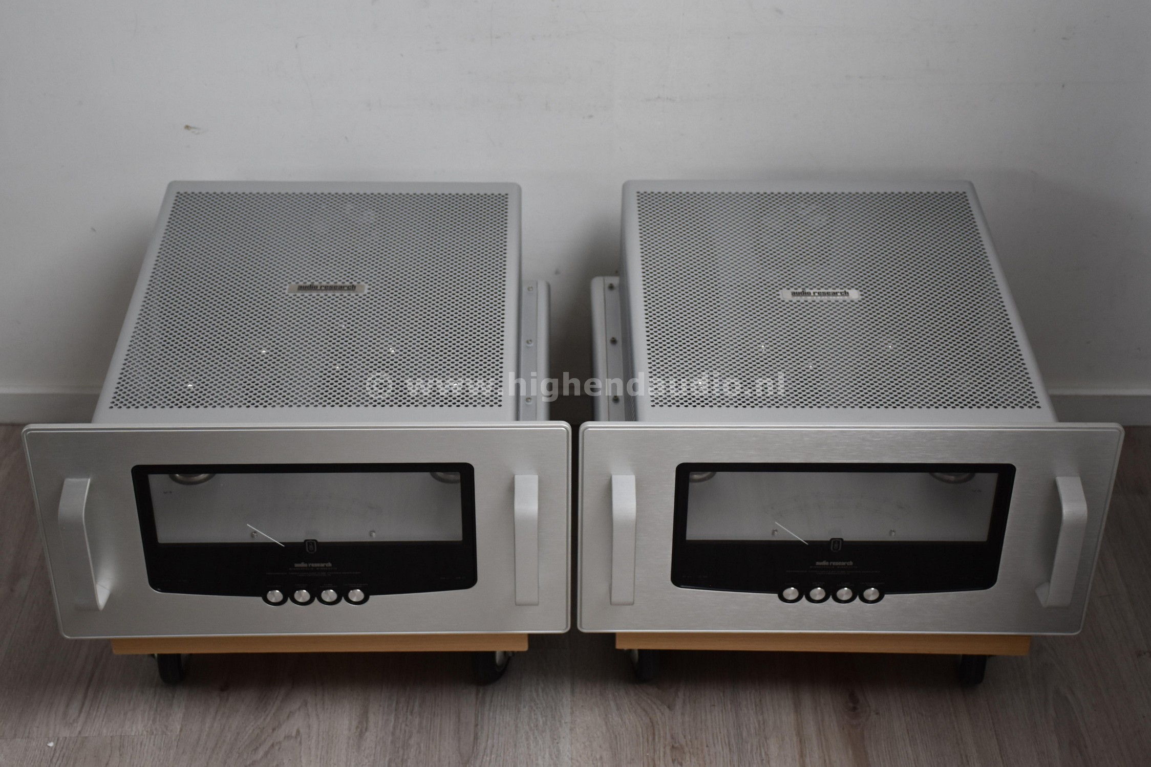 AR-Reference160M-MKII-50684-50685-top_wm