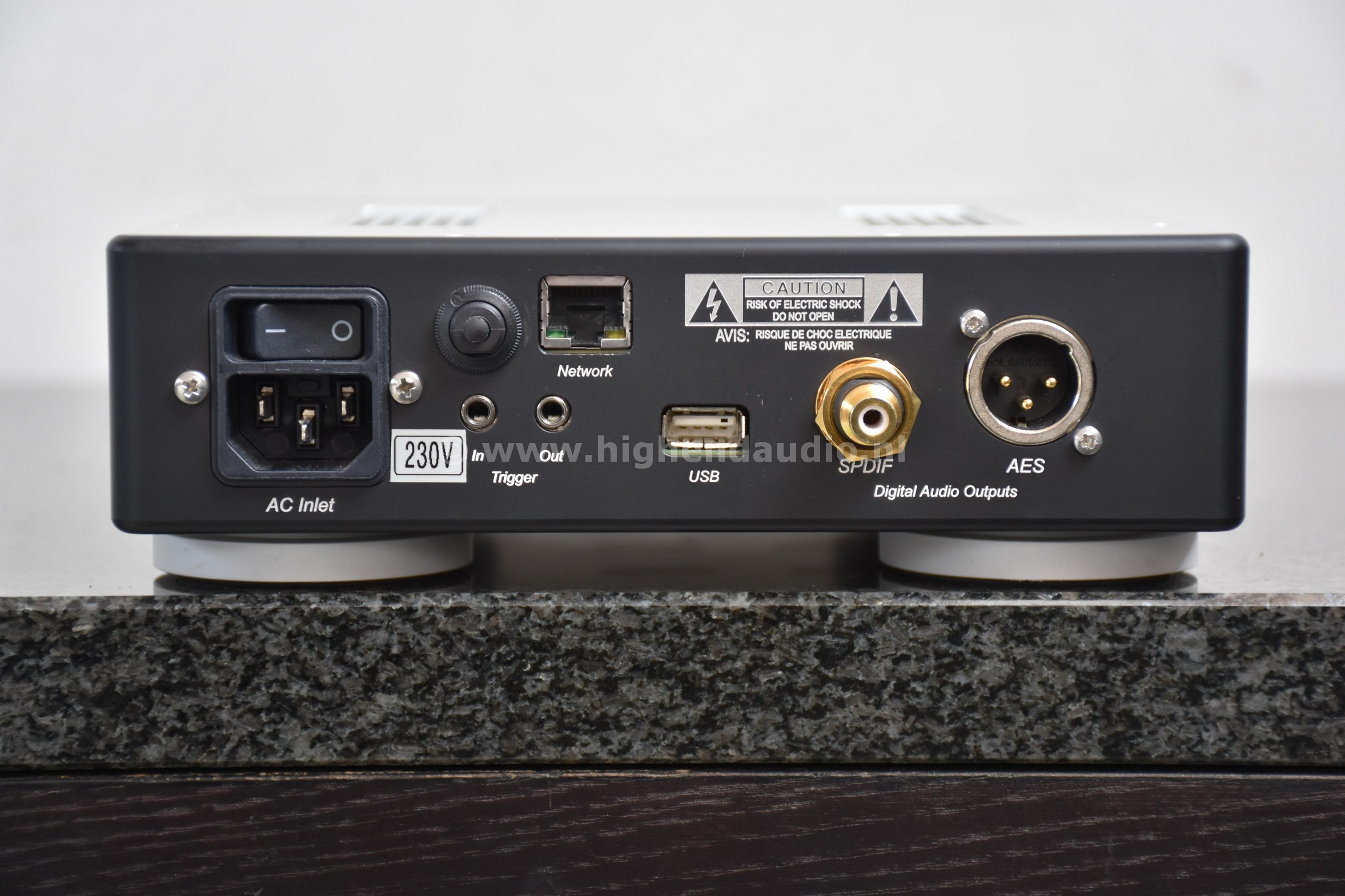 Bricasti-M5-1027-back_wm