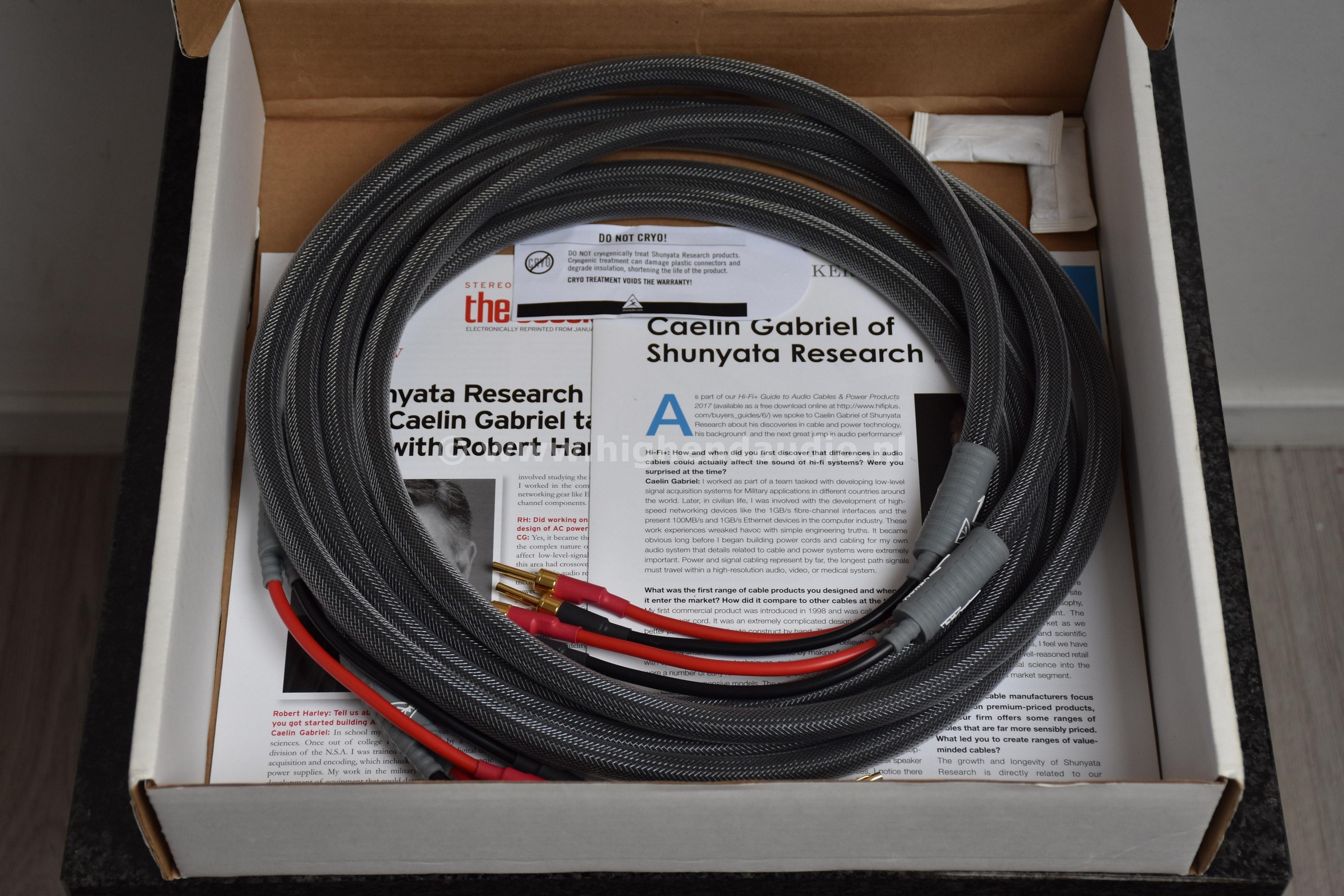 Shunyata-VenomSTIS-2,75-cableinbox_wm