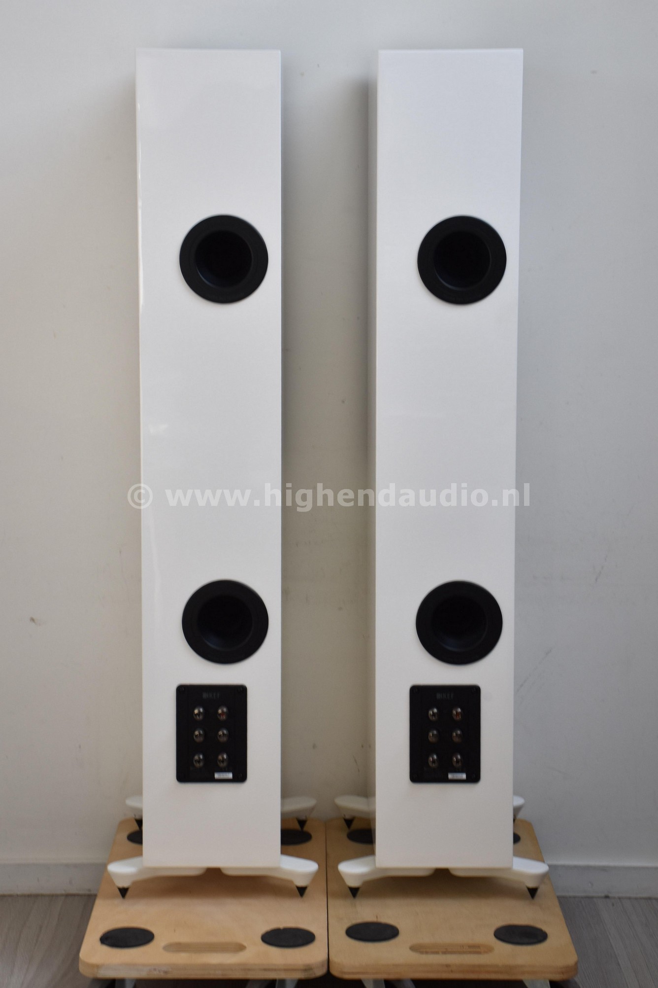 KEF-R5-XR501858K31N2G-XR501859K31N2G-back_wm