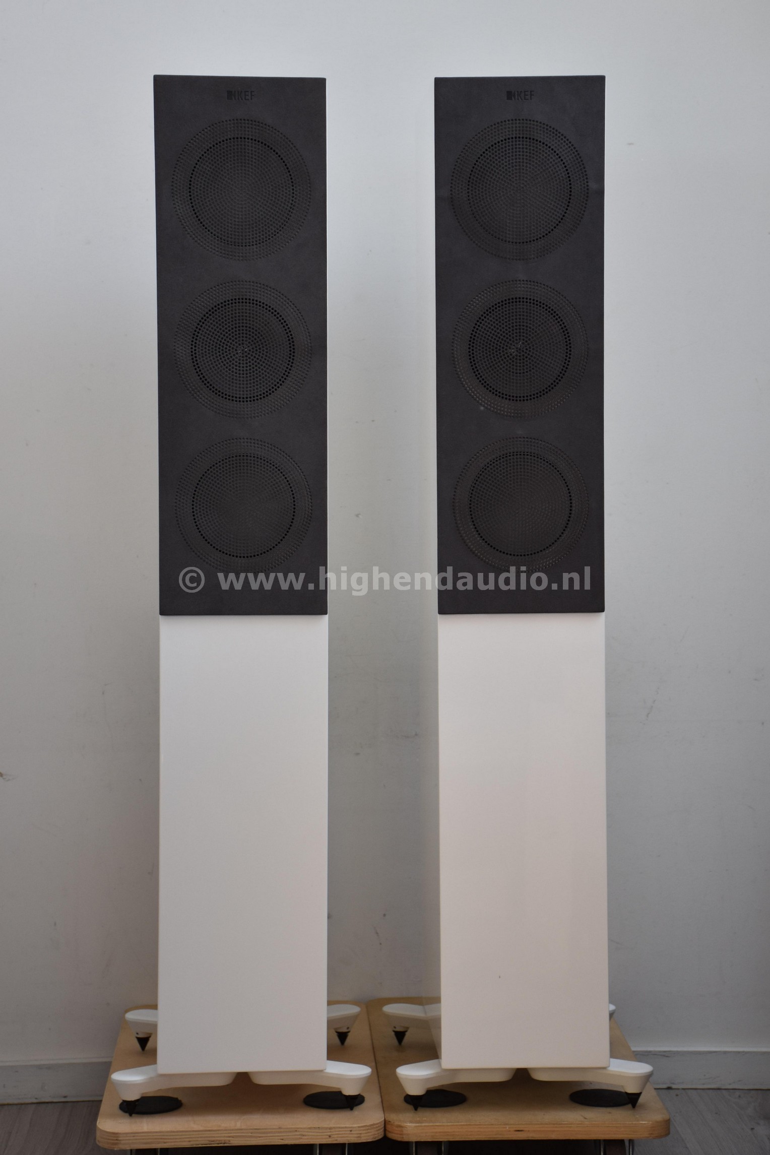 KEF-R5-XR501858K31N2G-XR501859K31N2G-front_wm