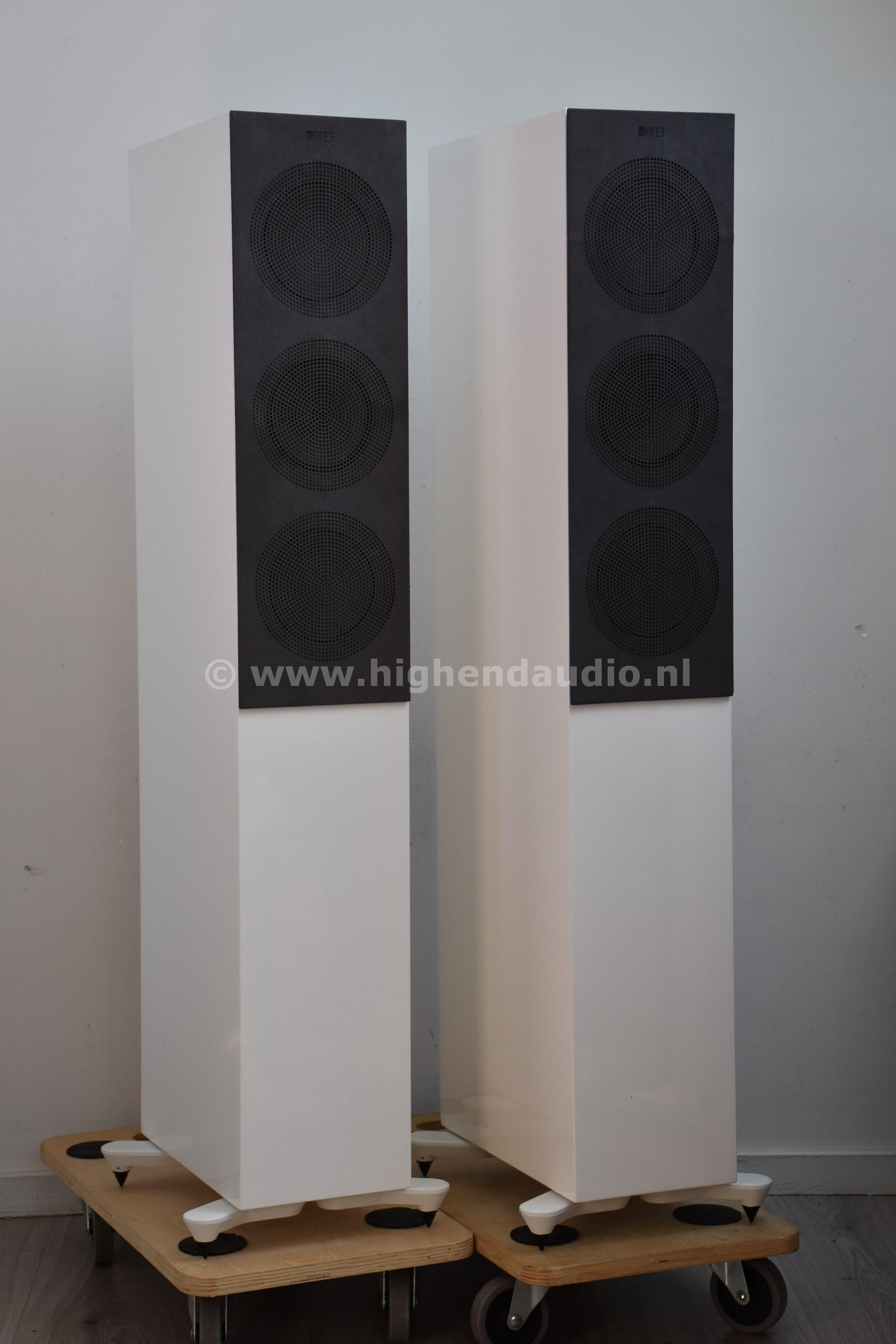 KEF-R5-XR501858K31N2G-XR501859K31N2G-side_wm