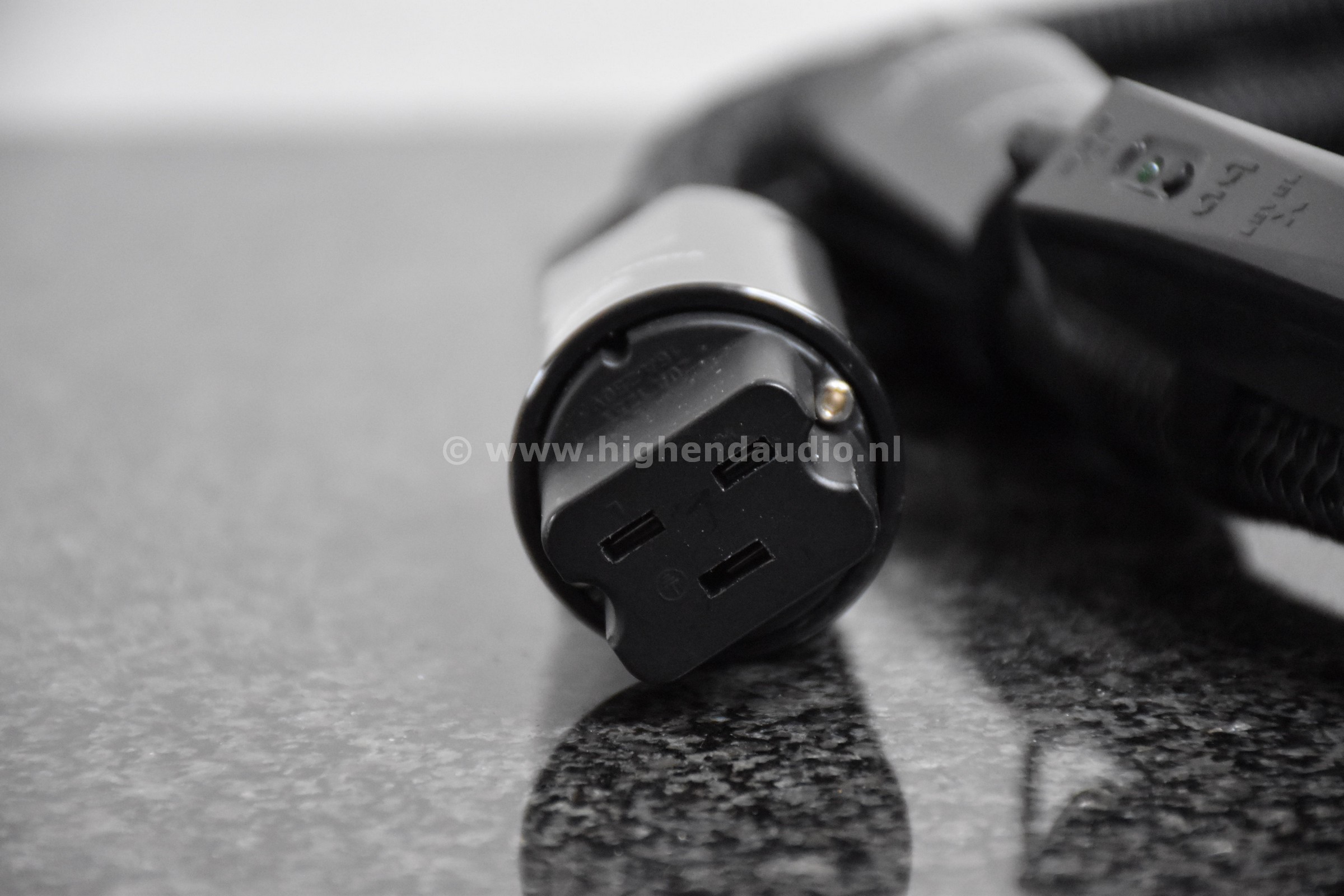 Audioquest-TornadoHC-1m-C19-detail3_wm