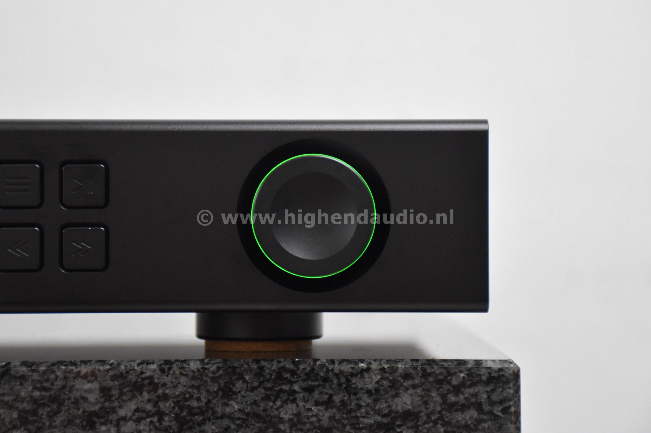 Aurender-A10-4Tb-ABE4A0044-II-frontright1_wm