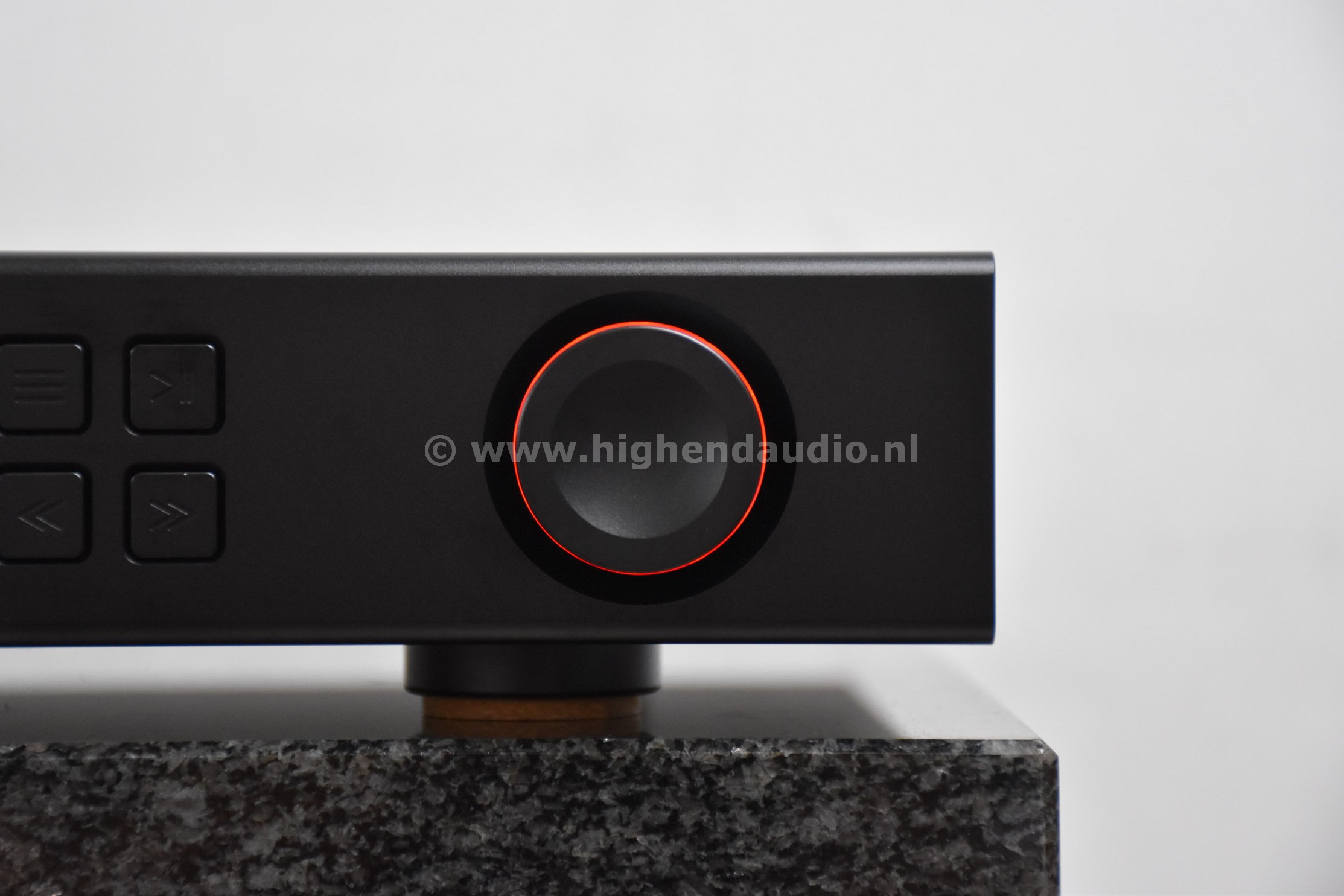 Aurender-A10-4Tb-ABE4A0044-II-frontright2_wm