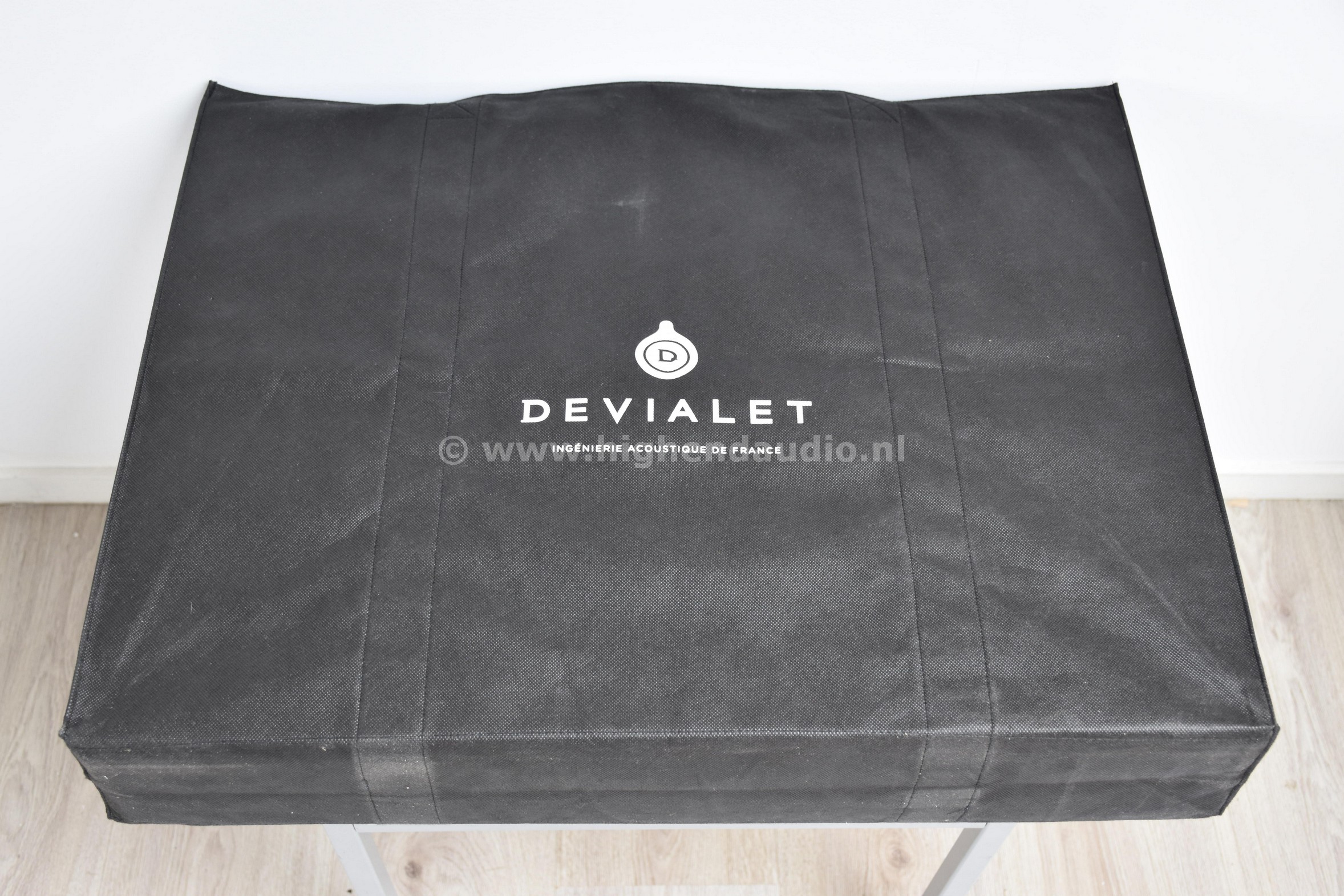 Devialet-200-06867B1-bag_wm