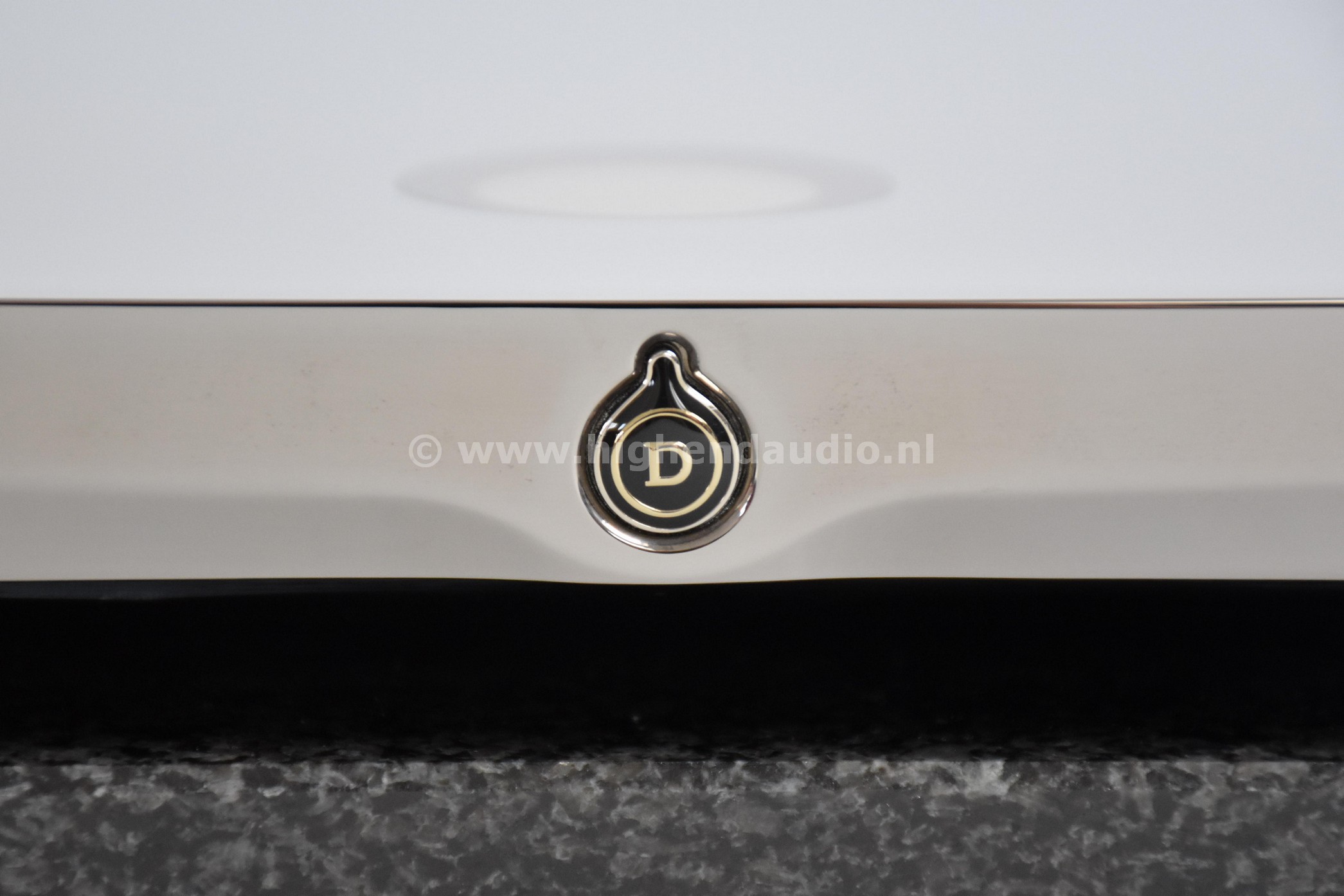 Devialet-200-06867B1-frontcloseup_wm