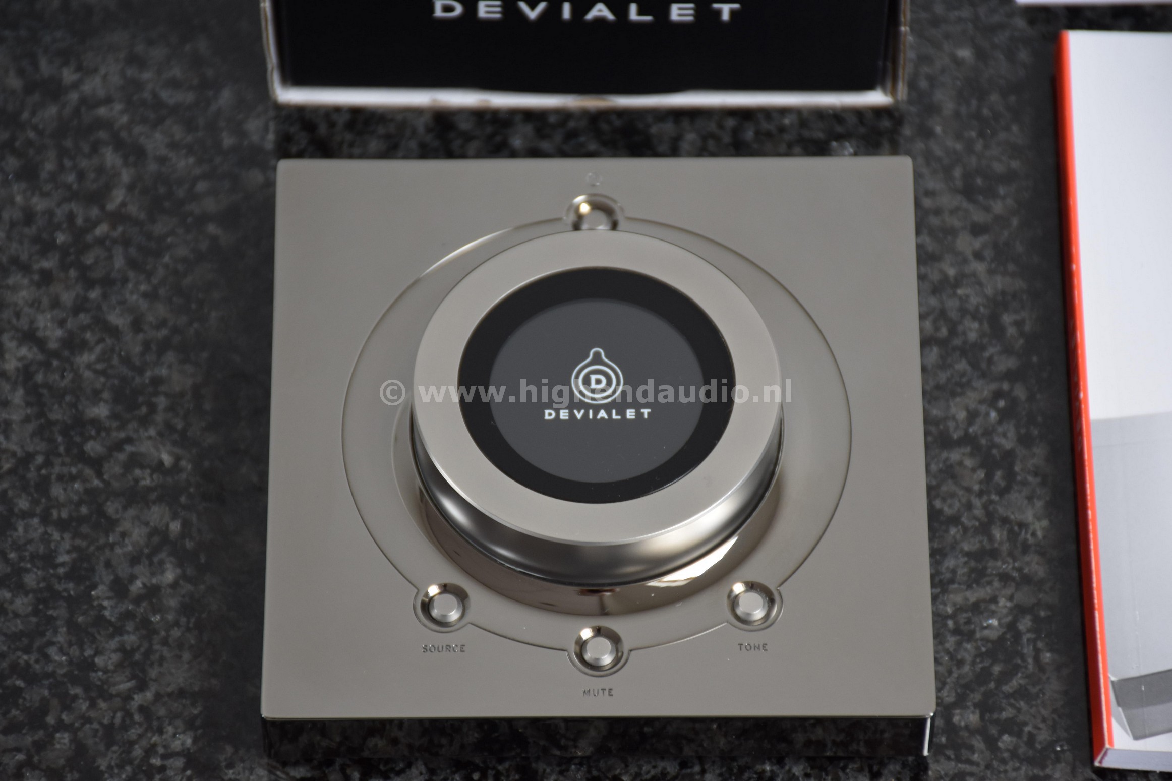 Devialet-200-06867B1-remoteonly_wm