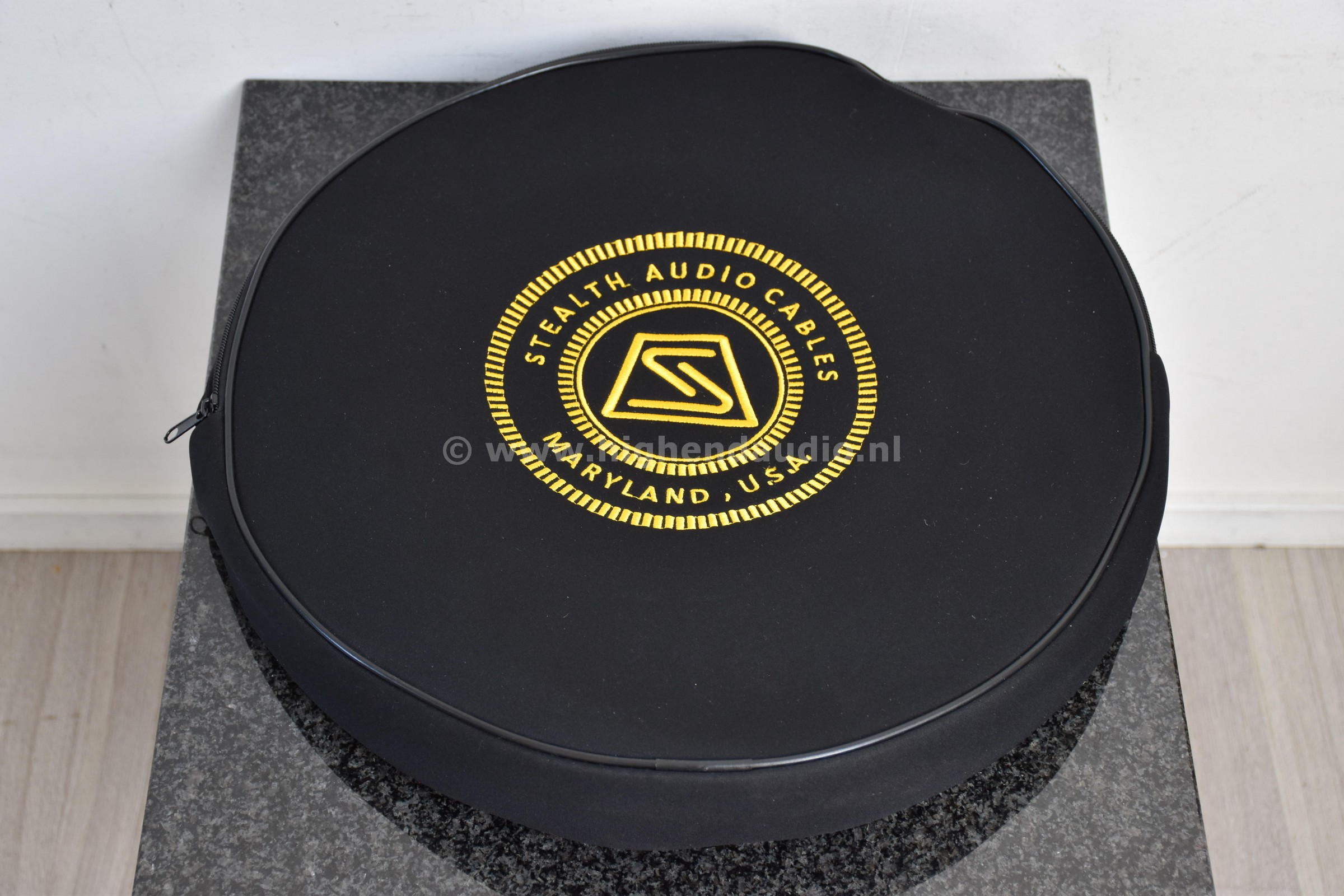 Stealth-DreamV12-Universal-2m-8940115-bag_wm