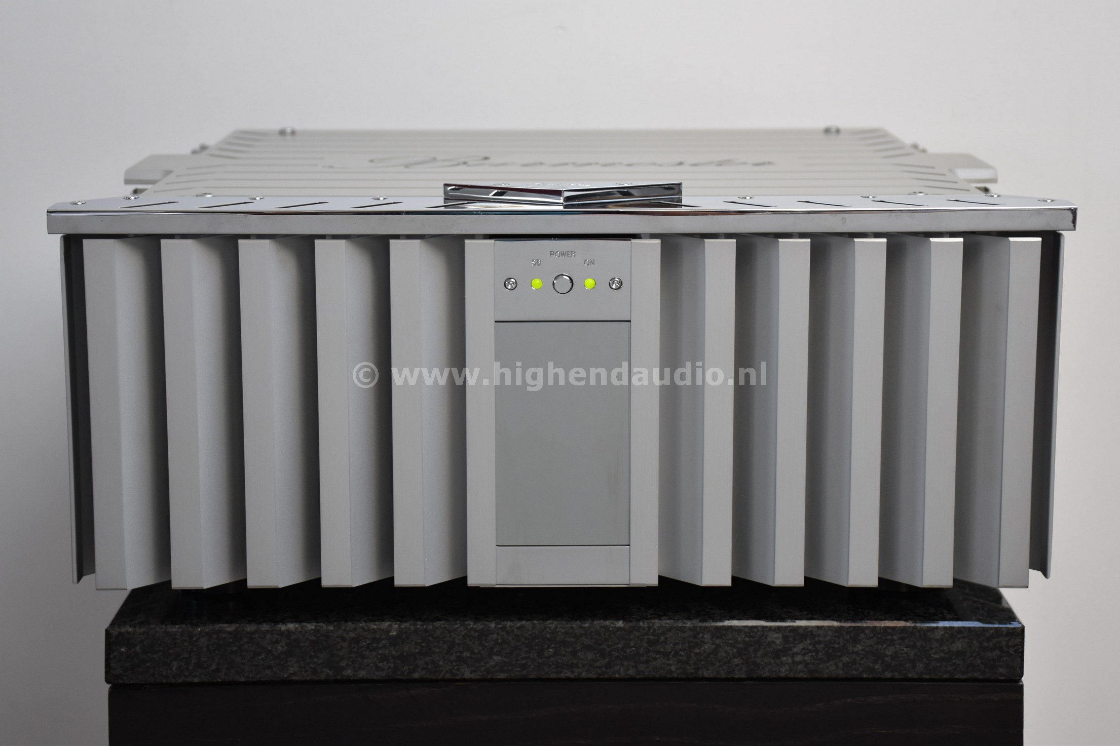 Burmester-911MK3-351003-front_wm