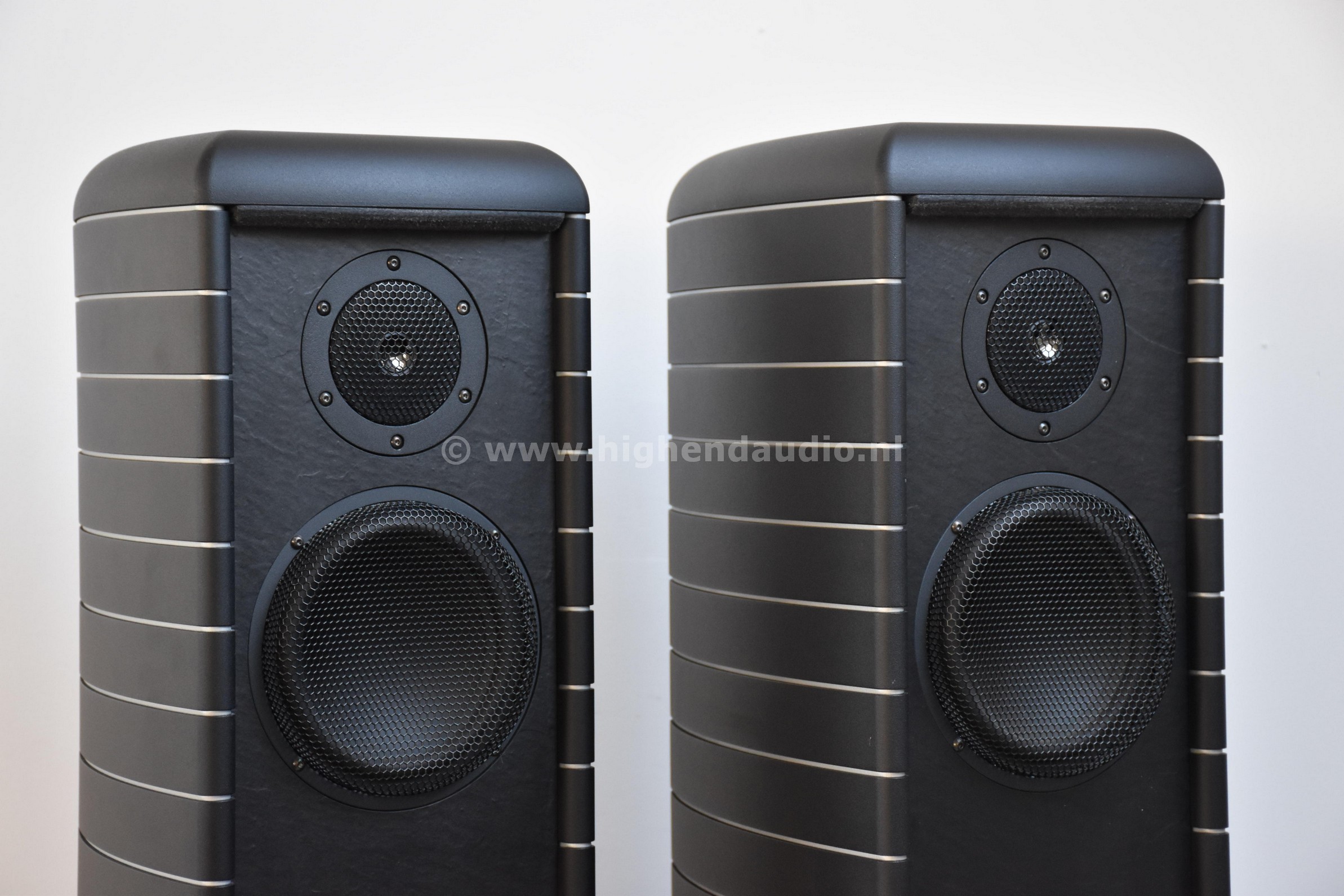 Gauder-DARC60Diamond-GA1911151-sidetop_wm