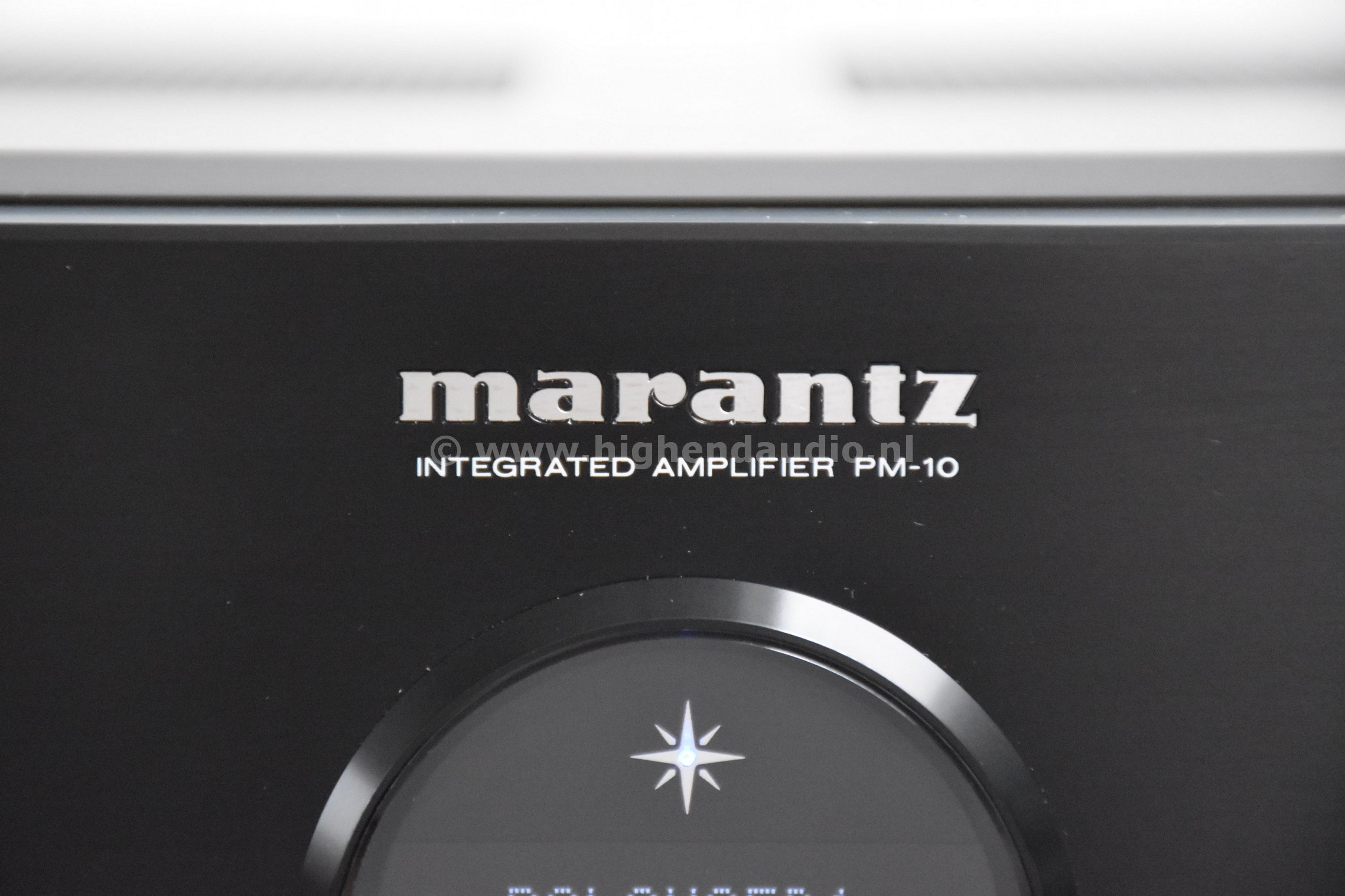 Marantz-PM10S1-AHE15170300137-frontcloseup1_wm