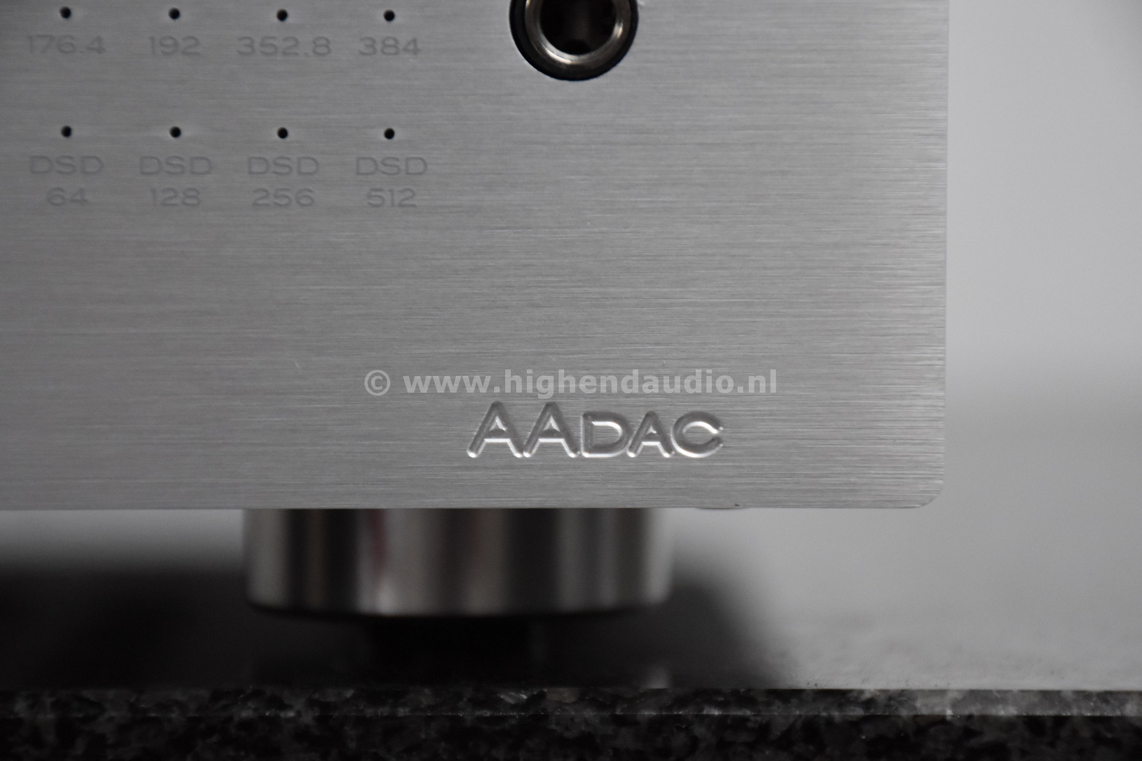 AudioAnalogue-AADac-BT-6600BA19L02-frontright_wm