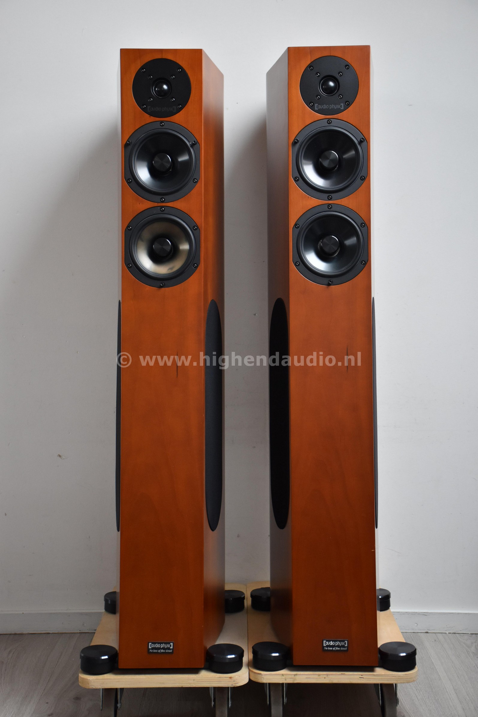 AudioPhysic-Scorpio-1055A-1055B-frontwog_wm
