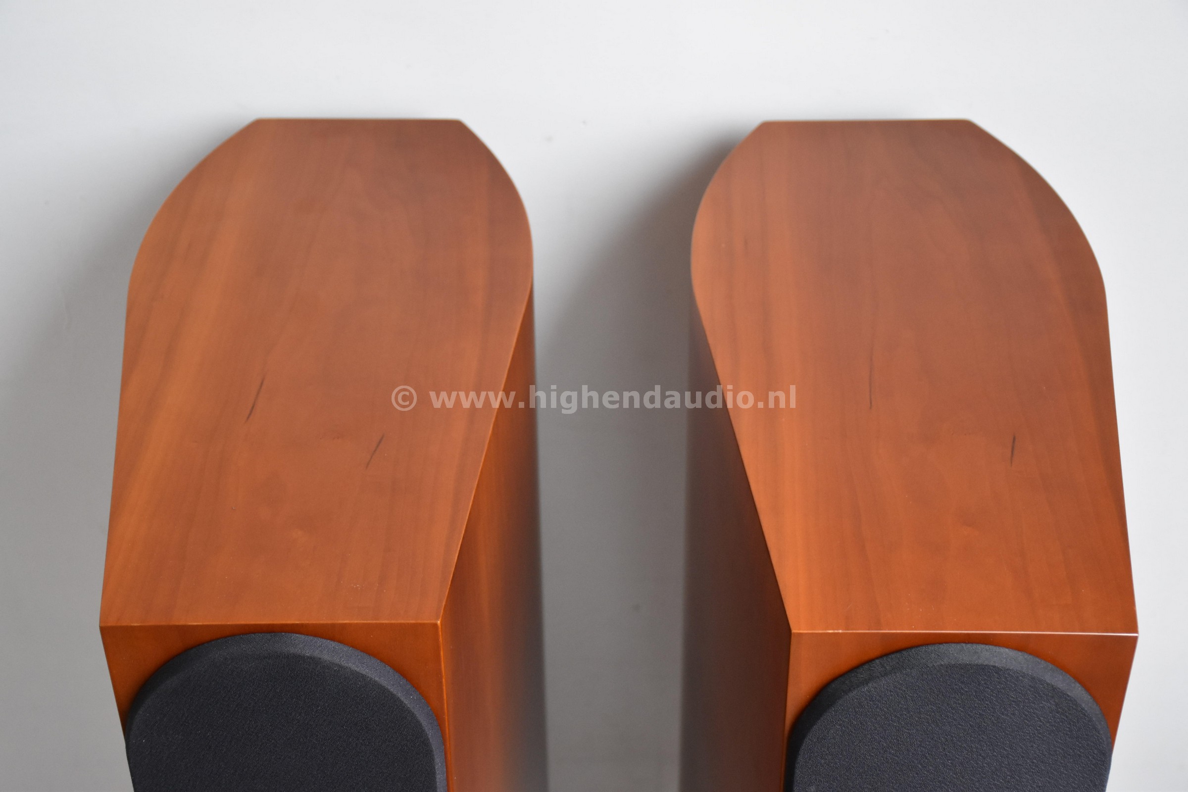 AudioPhysic-Scorpio-1055A-1055B-top_wm