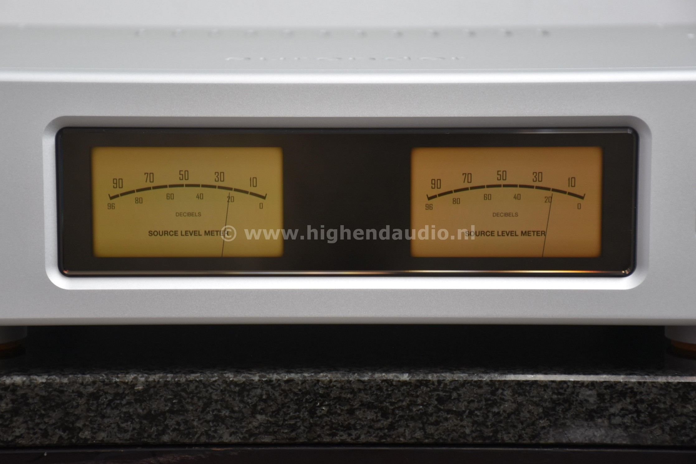 Aurender-W20-W2012TO0019-display3_wm