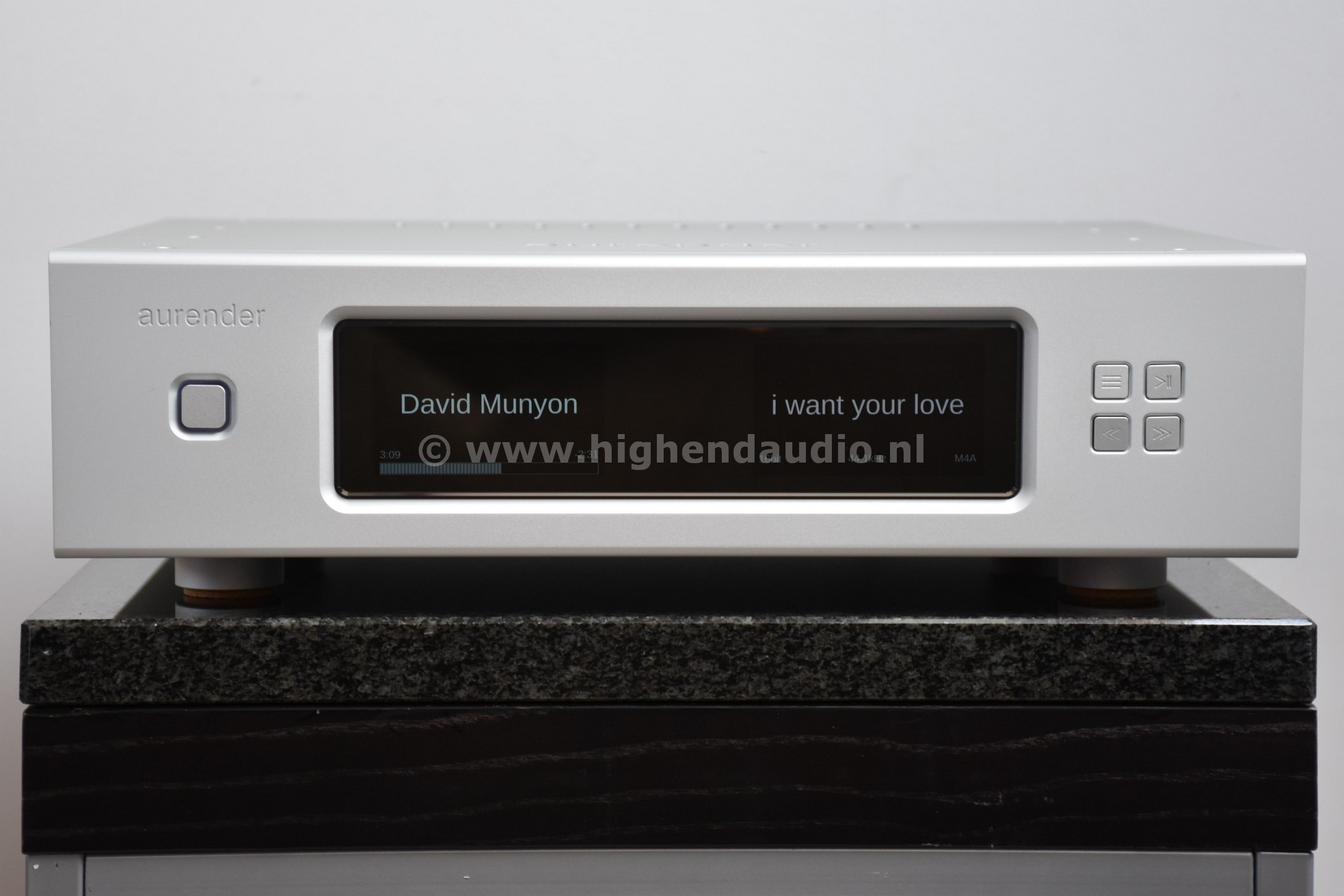Aurender-W20-W2012TO0019-front_wm