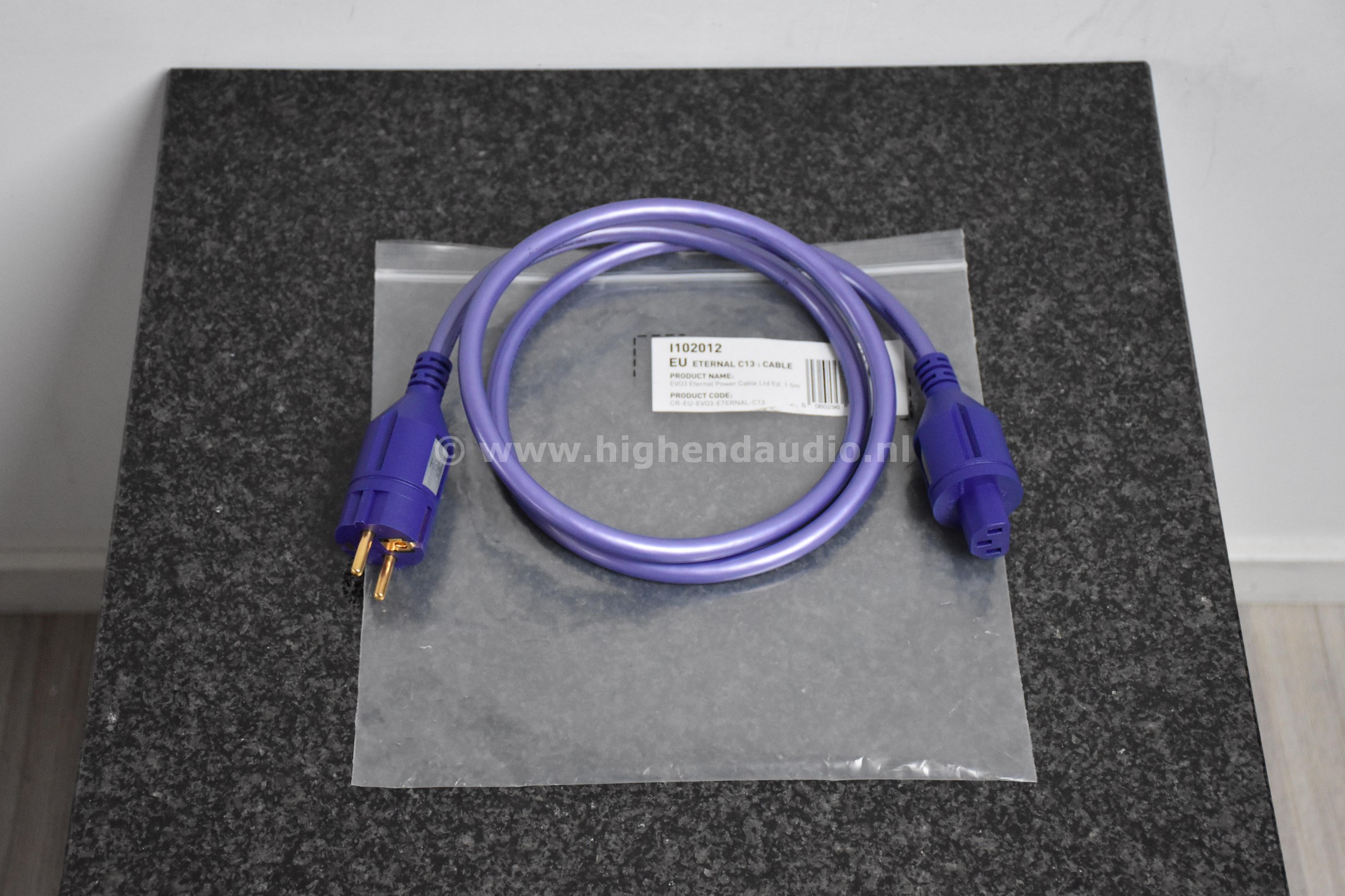 Isotek-Eternal-1m-cablewithbag_wm