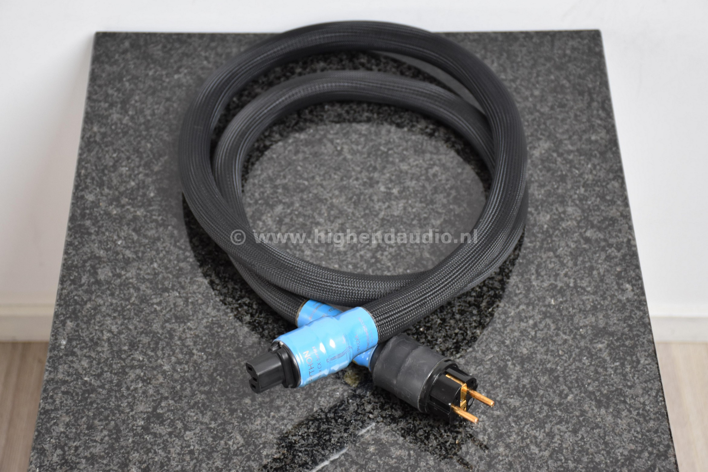 Shunyata-PythonHelixCX-1,8m-PYCXA1323_wm