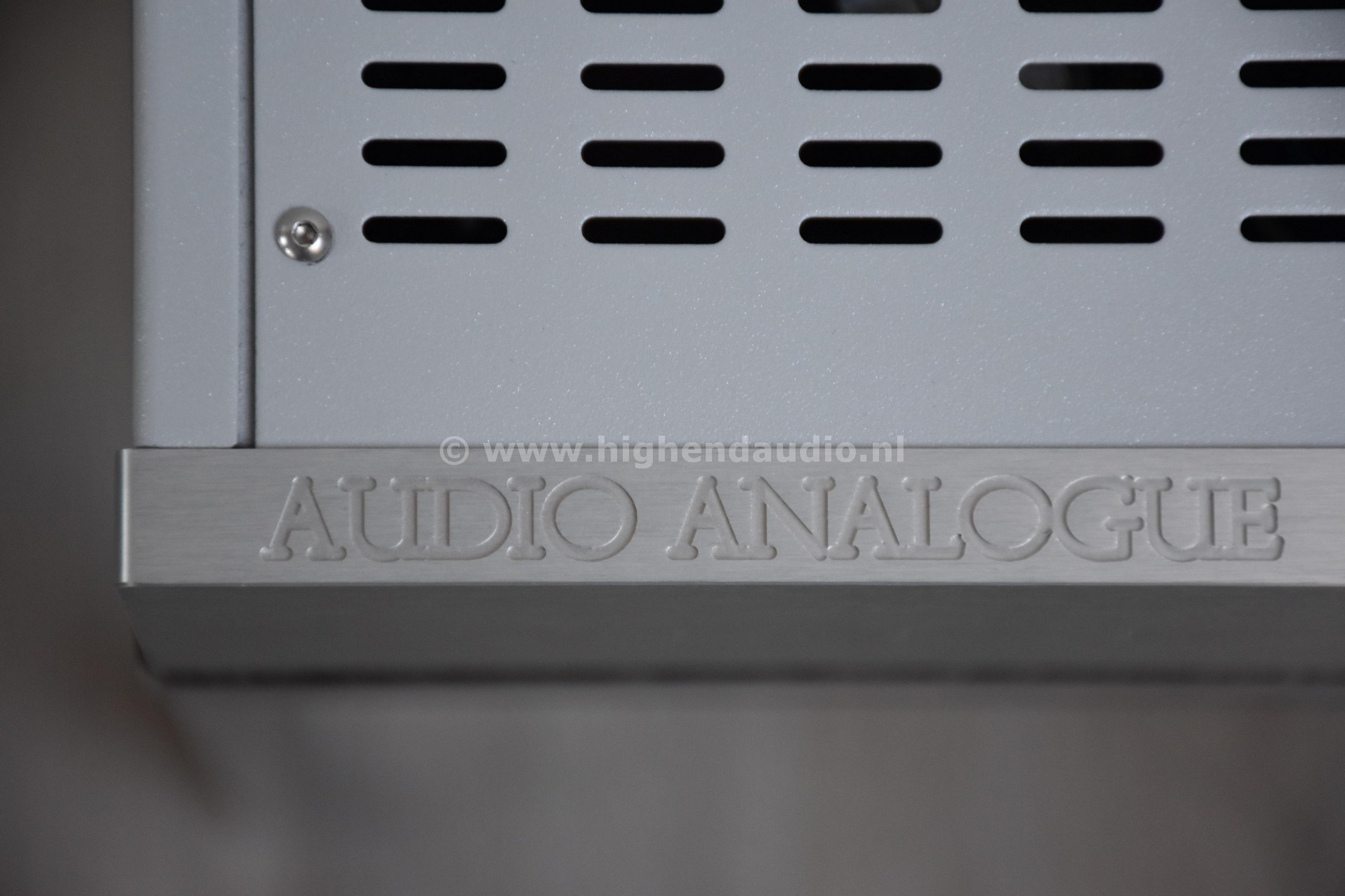 AudioAnalogue-PucciniAniversary-7600ATLA20E03-topcloseup1_wm