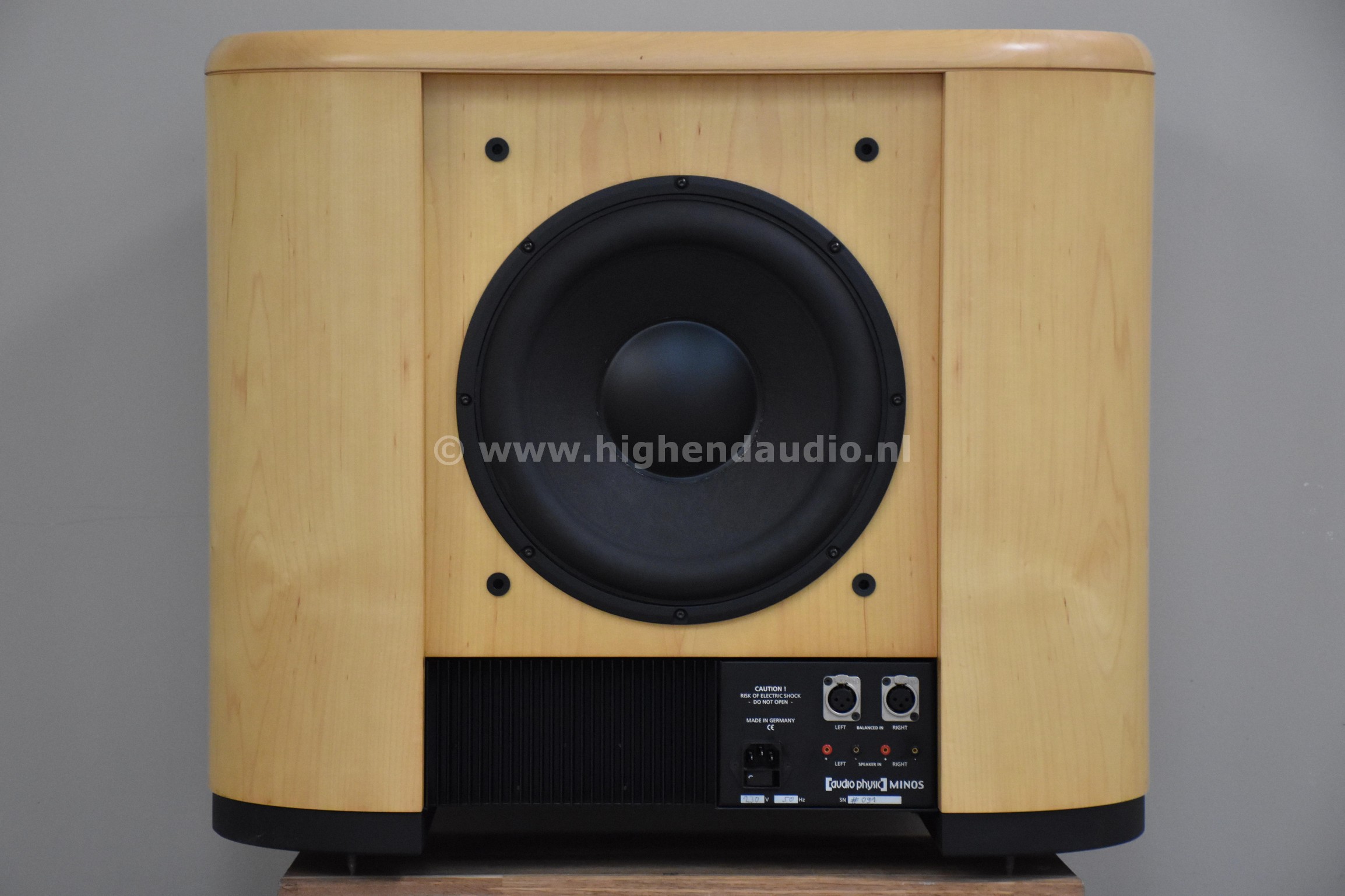 AudioPhysic-Minos-091-backwog_wm