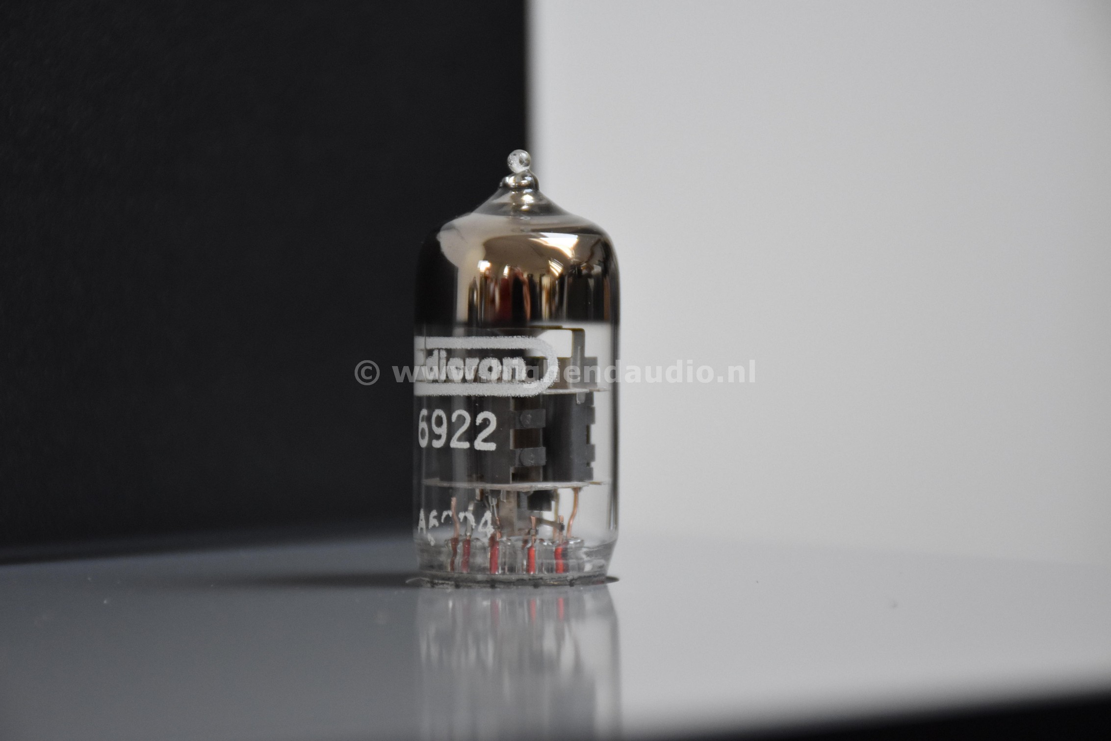 Audion-PremierPhonoMCstage-02010374-tubeinstalled_wm