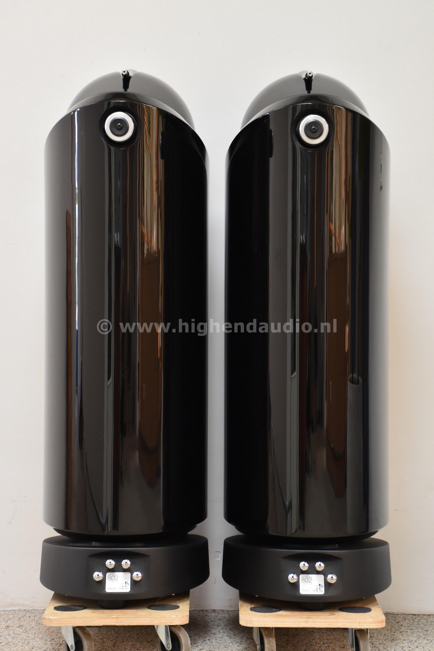 B&W-802Diamond-0006907-0006908-back_wm