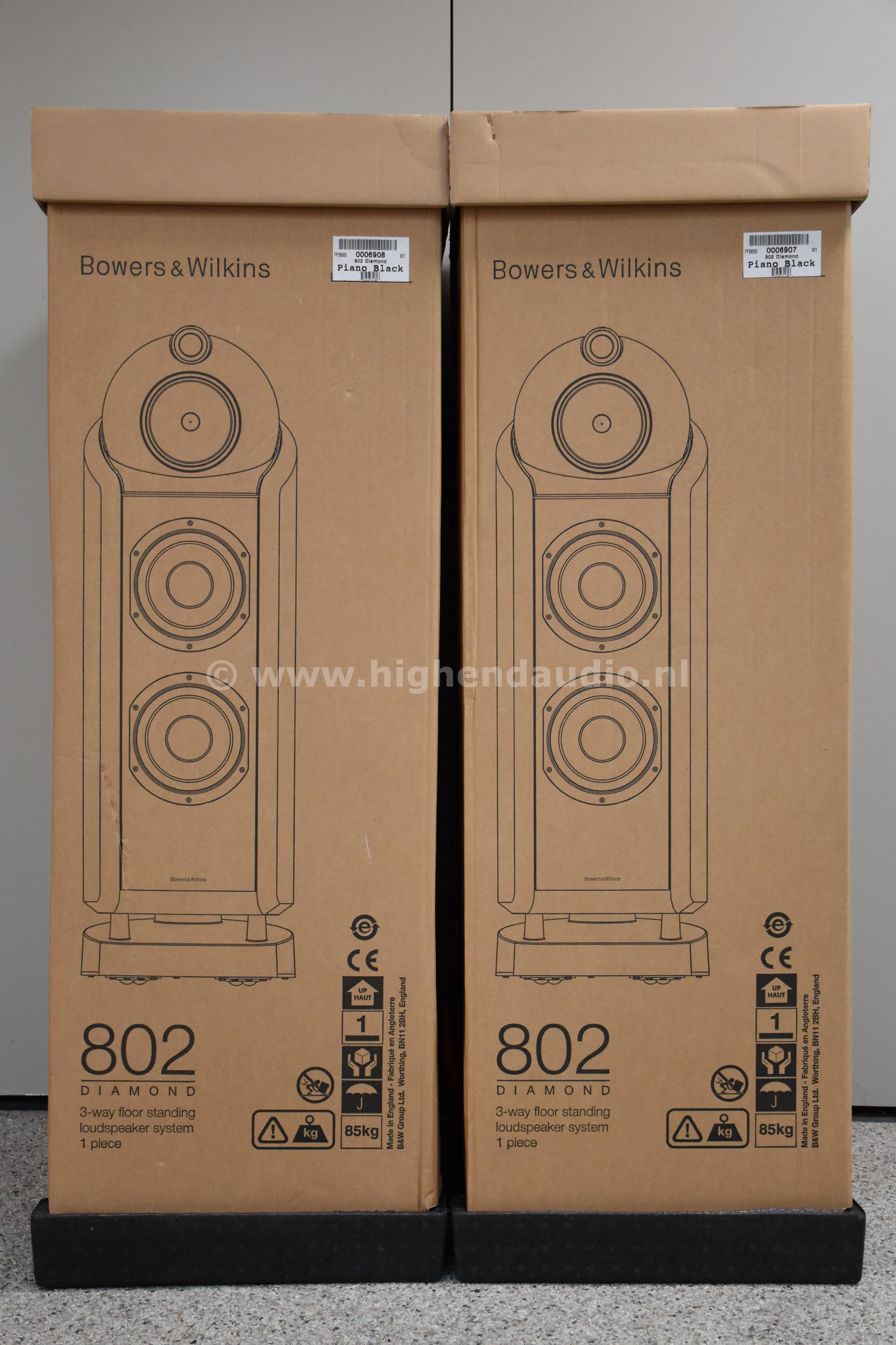 B&W-802Diamond-0006907-0006908-box_wm
