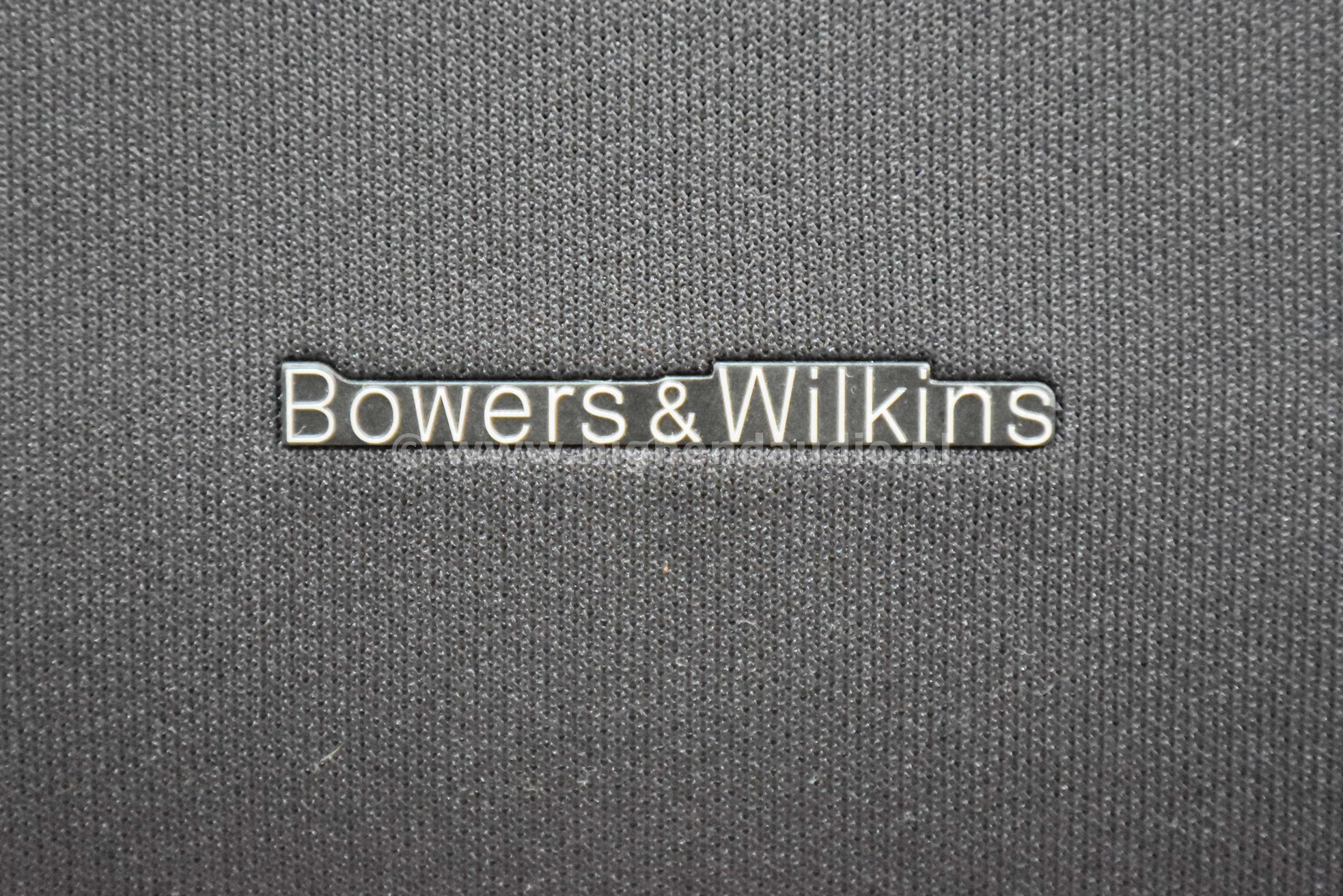 B&W-802Diamond-0006907-0006908-frontbadge_wm