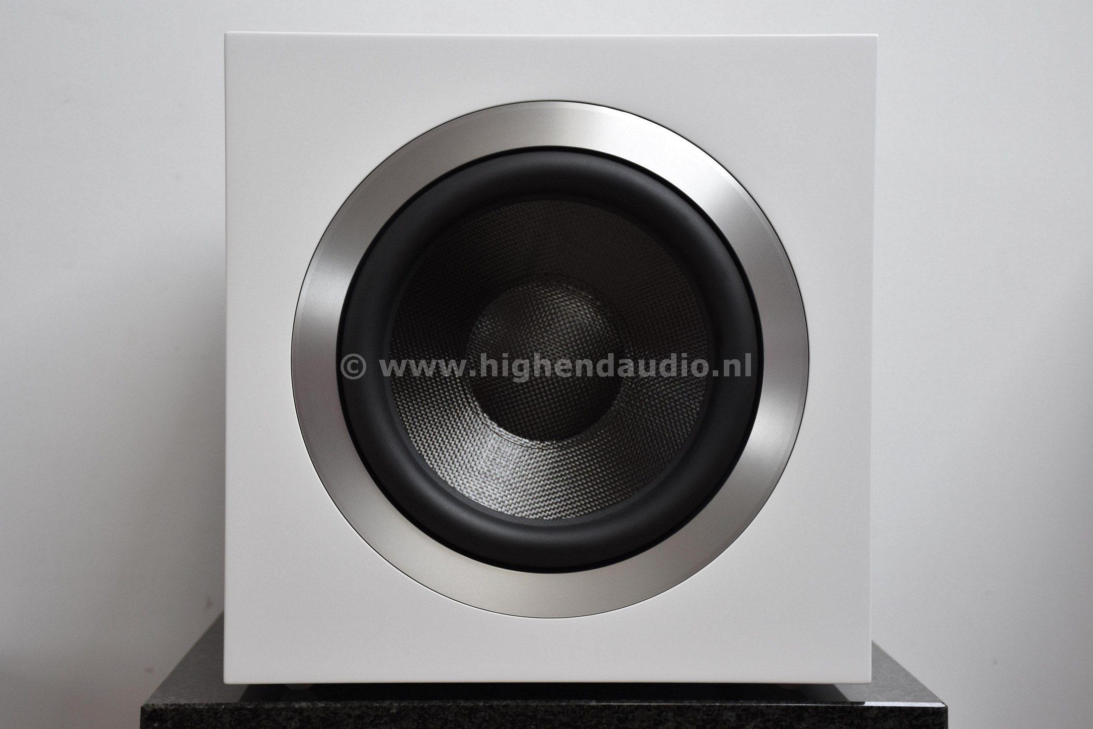 B&W-DB4S-22190014242-frontwog_wm