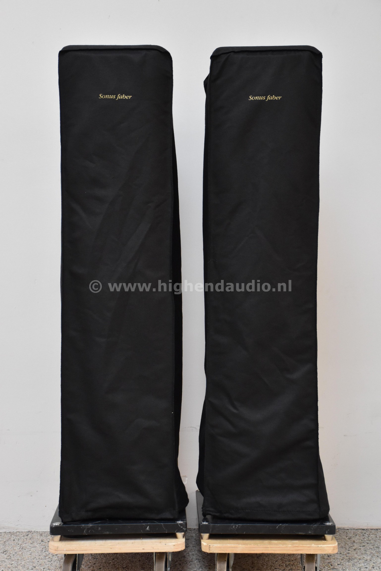 SF-MaximaAmator-463-frontwcovers_wm