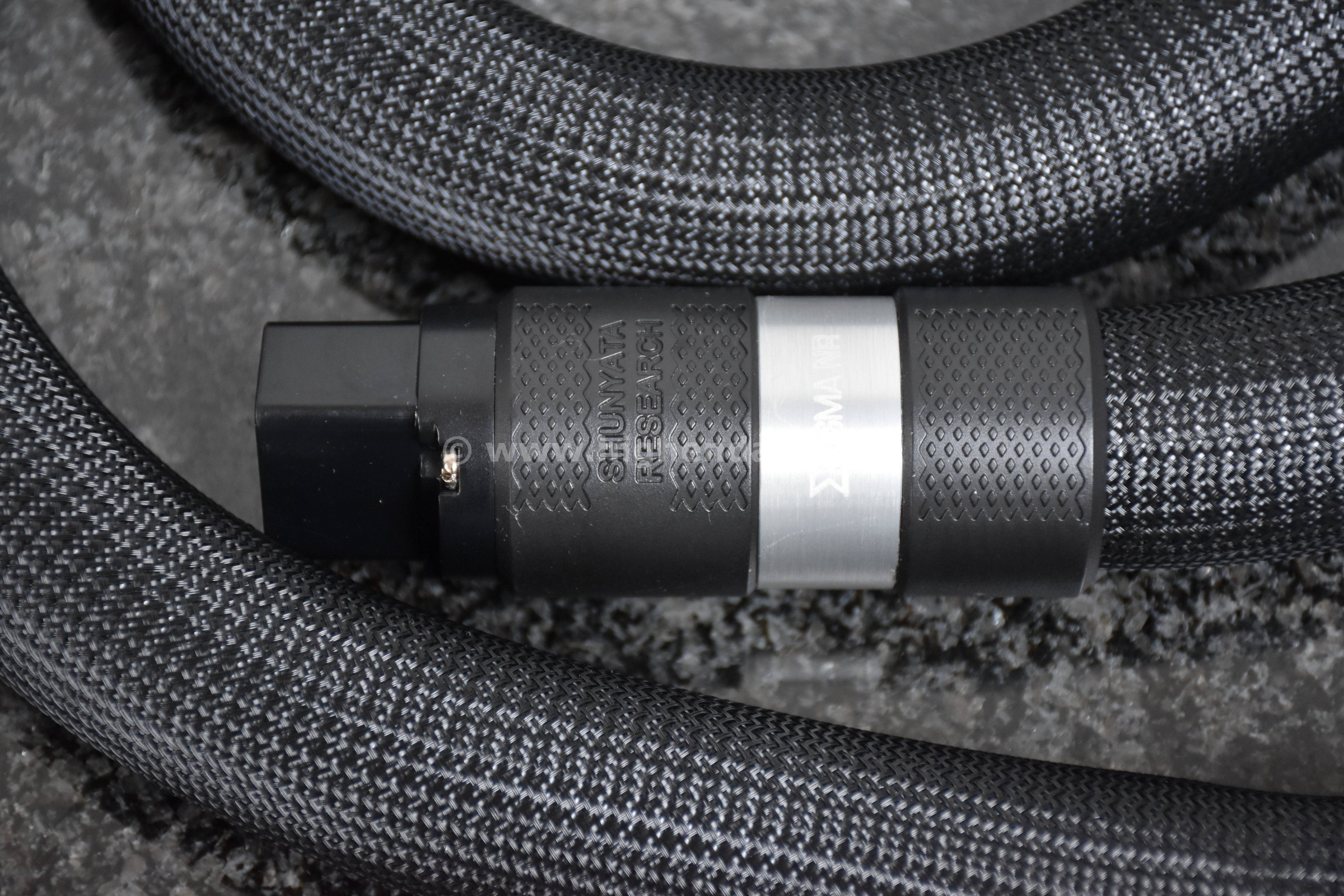 Shunyata-SigmaNR-1,75m-SIG3865-detail1_wm