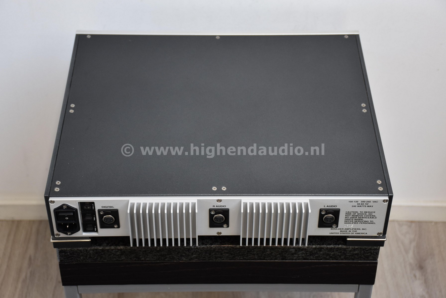 Boulder-2010-VP55-0P05-topbackPS_wm