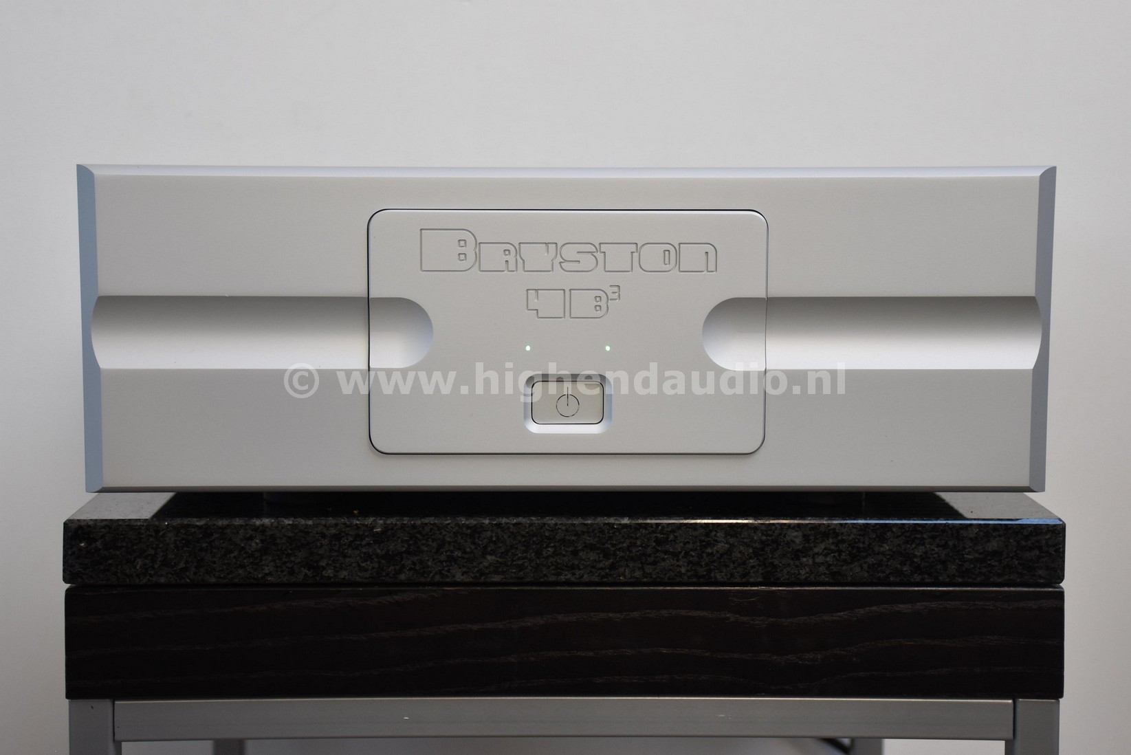 Bryston-4BCubed-000327-front_wm