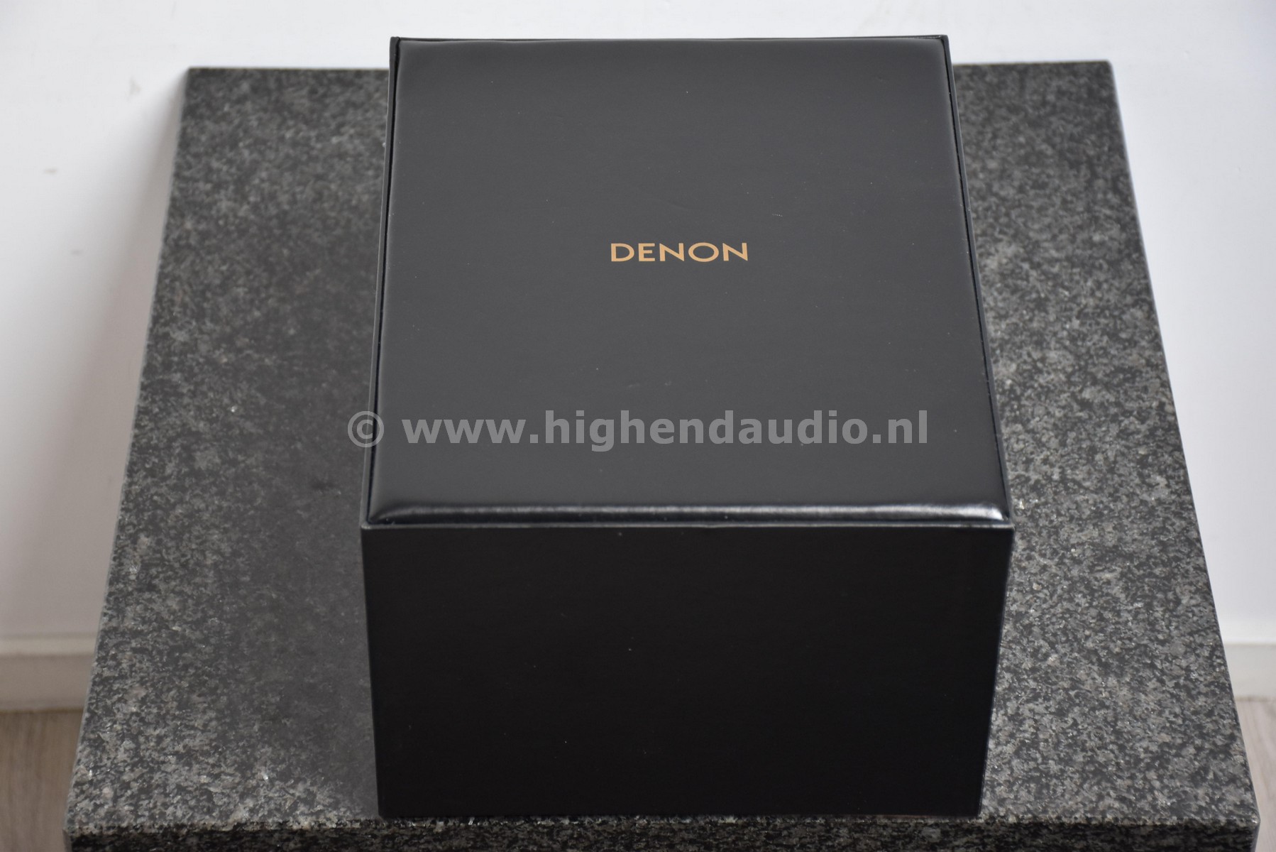 Denon-AHD7000-0109753898-box_wm