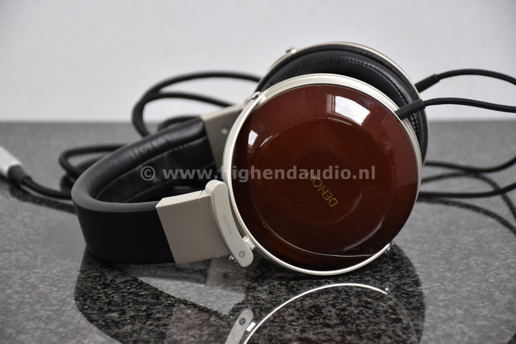 Denon-AHD7000-0109753898-side_wm