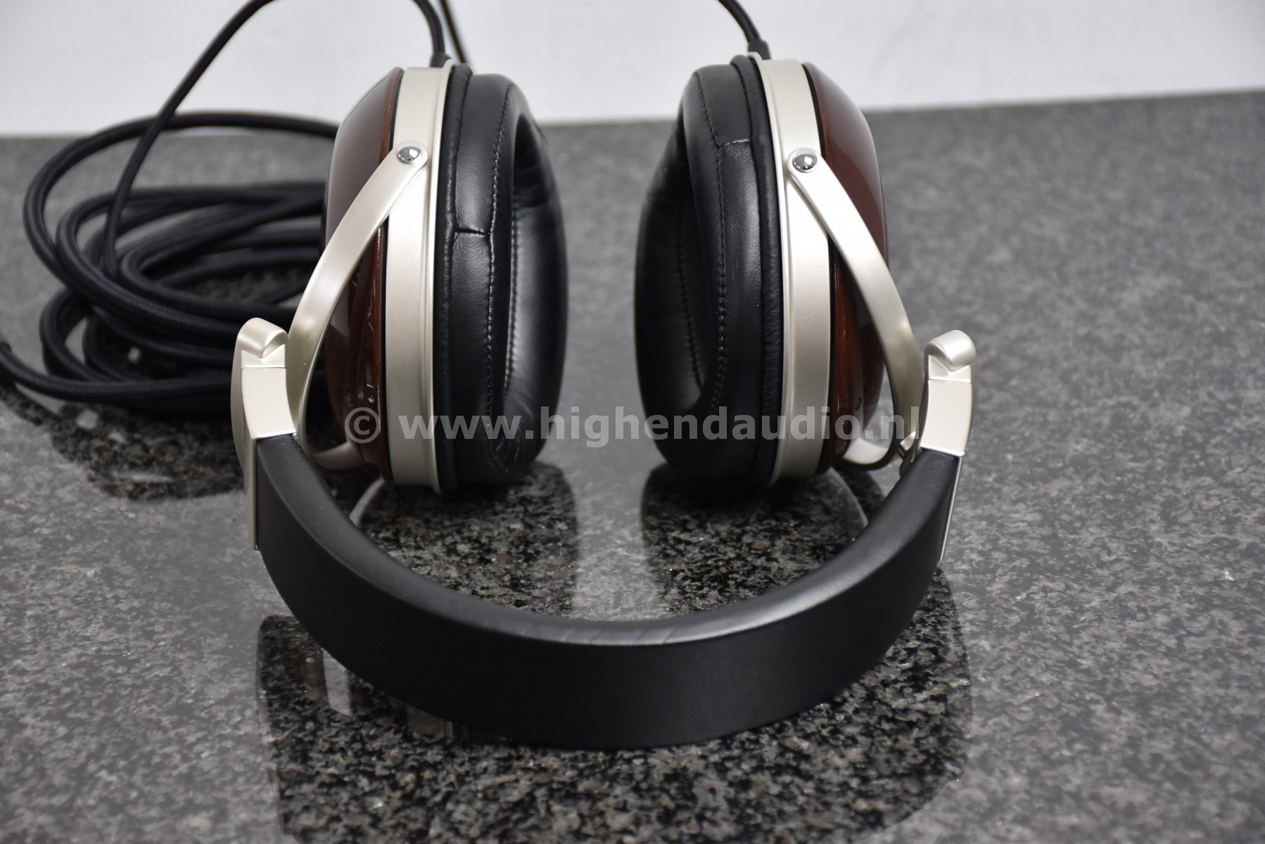 Denon-AHD7000-0109753898-top_wm