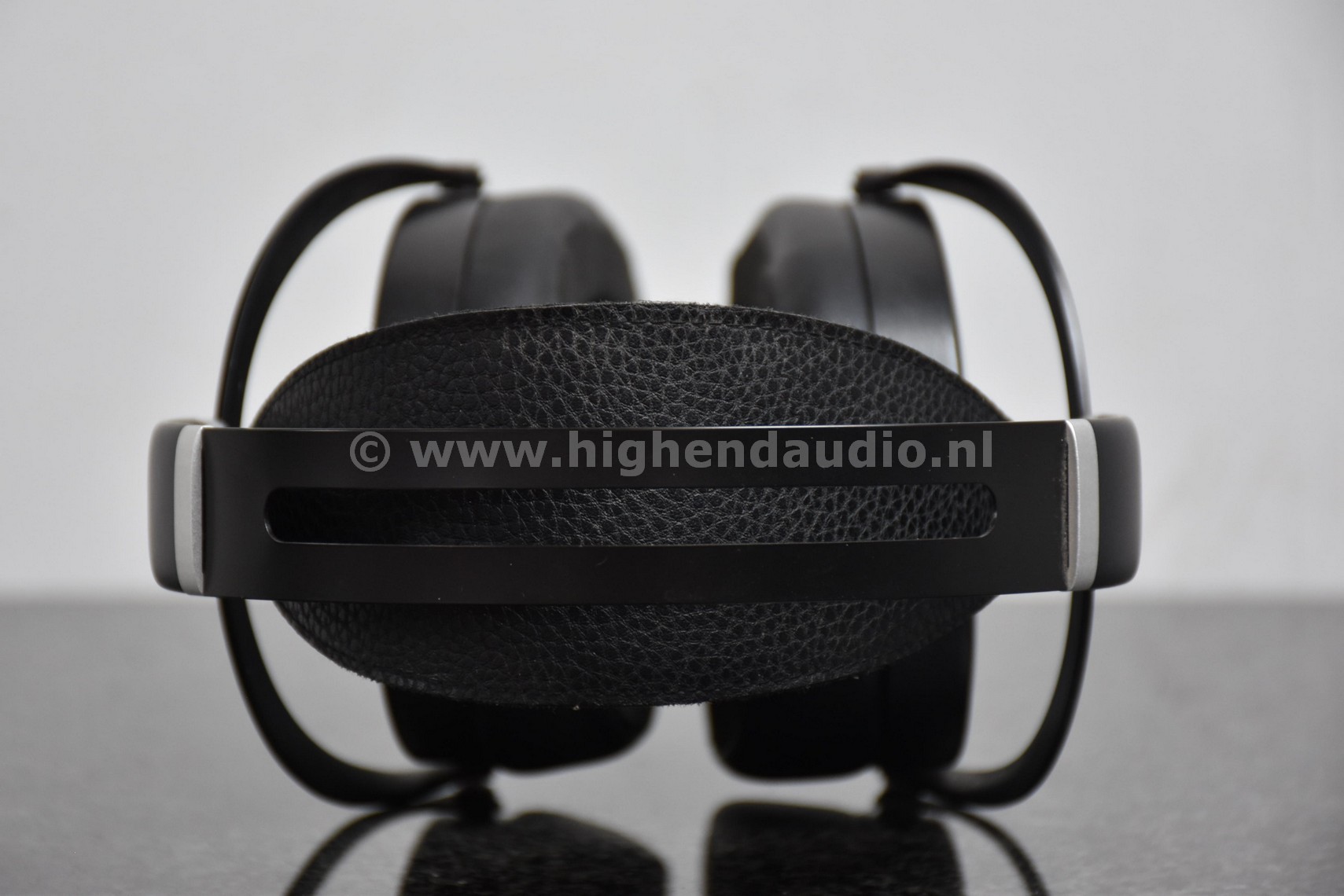 Hifiman-Ananda-top_wm