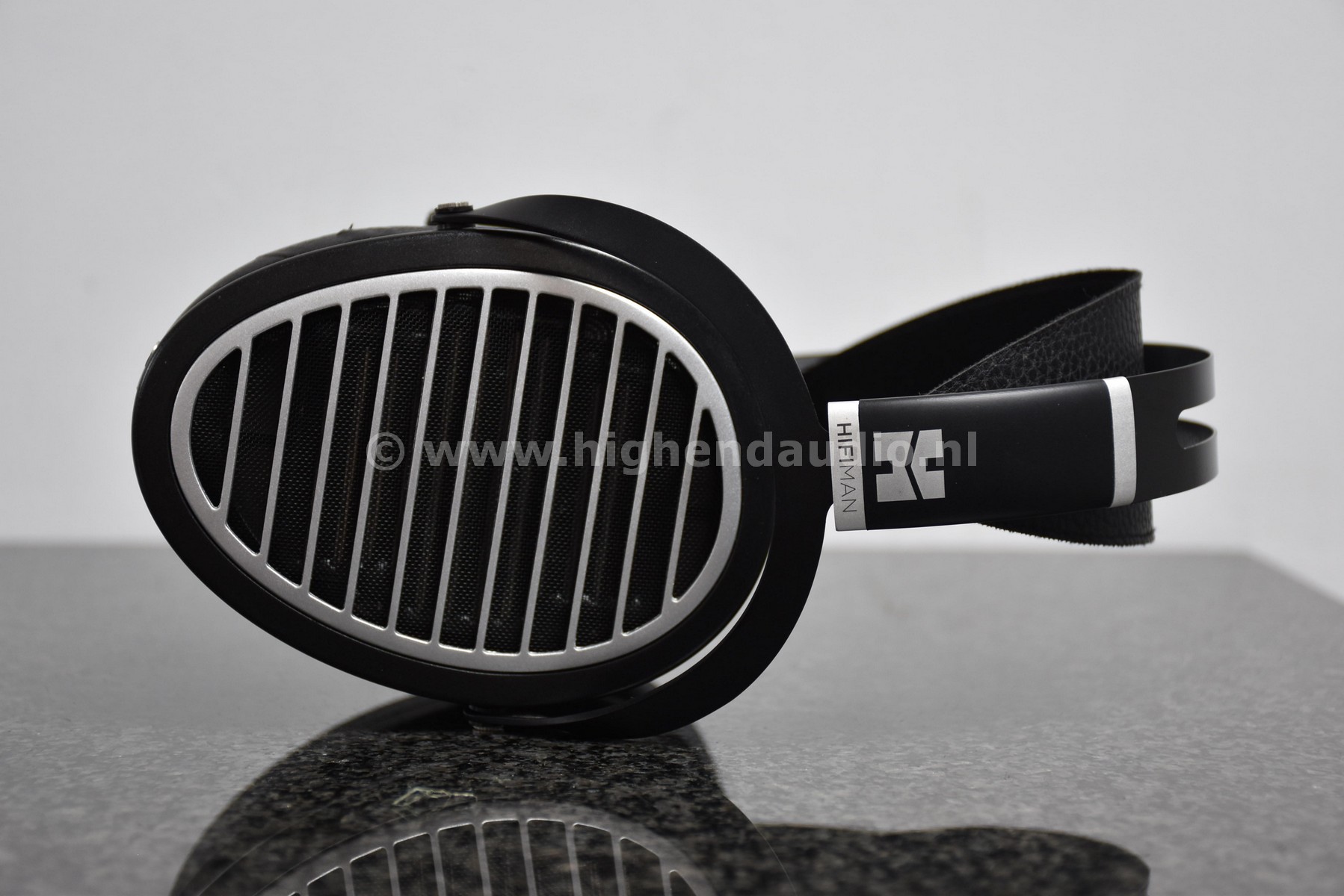 Hifiman-Anandaside1_wm