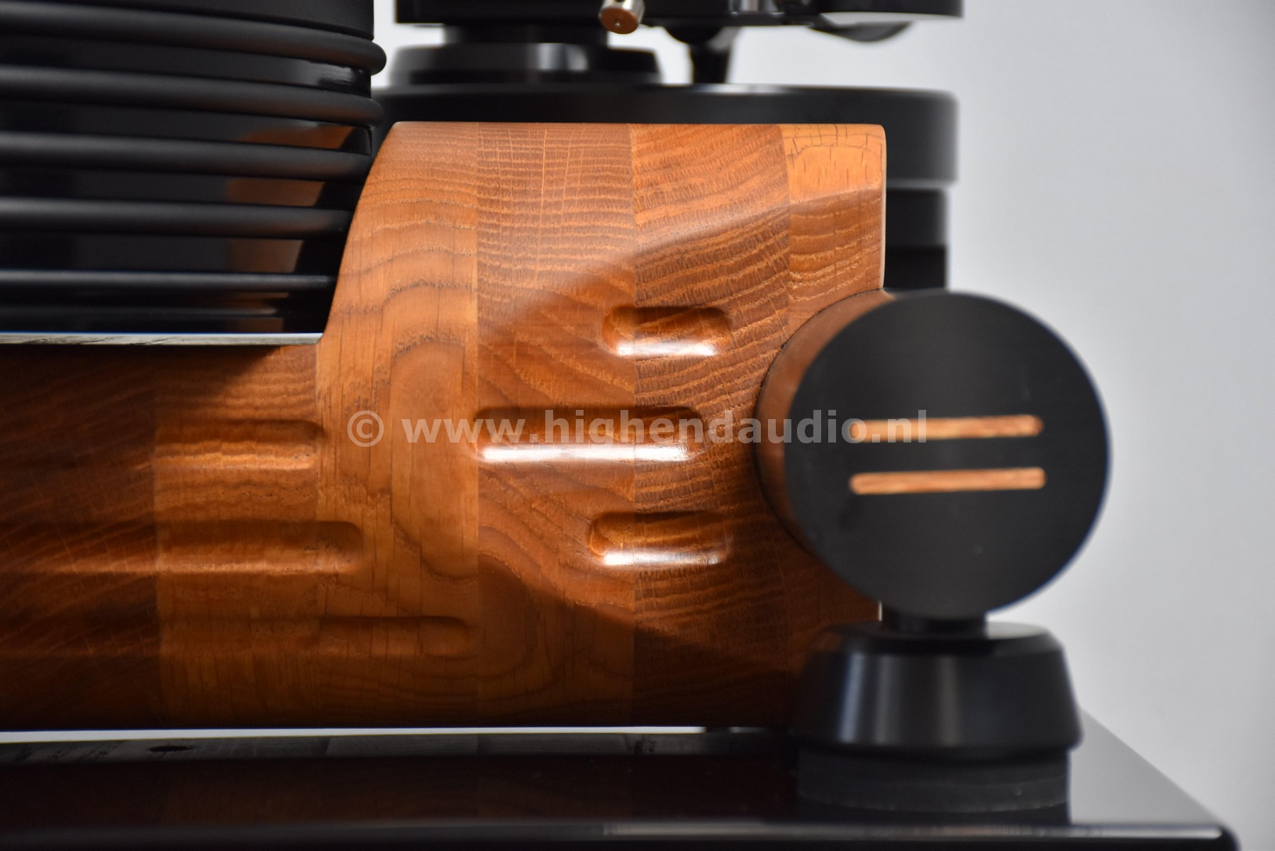 Nottingham-AnnaLog-1110131-frontcloseup_wm