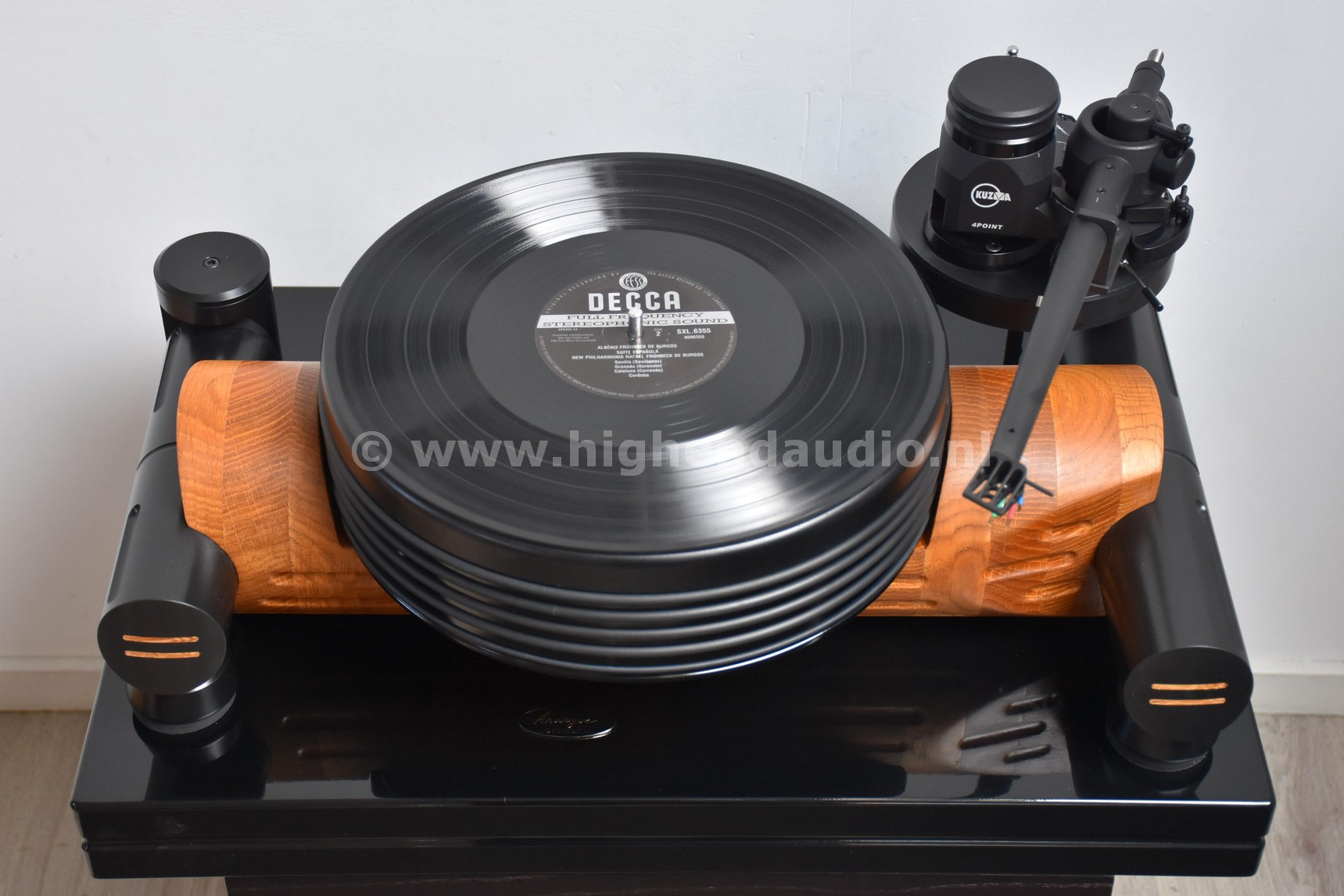 Nottingham-AnnaLog-1110131-top1_wm