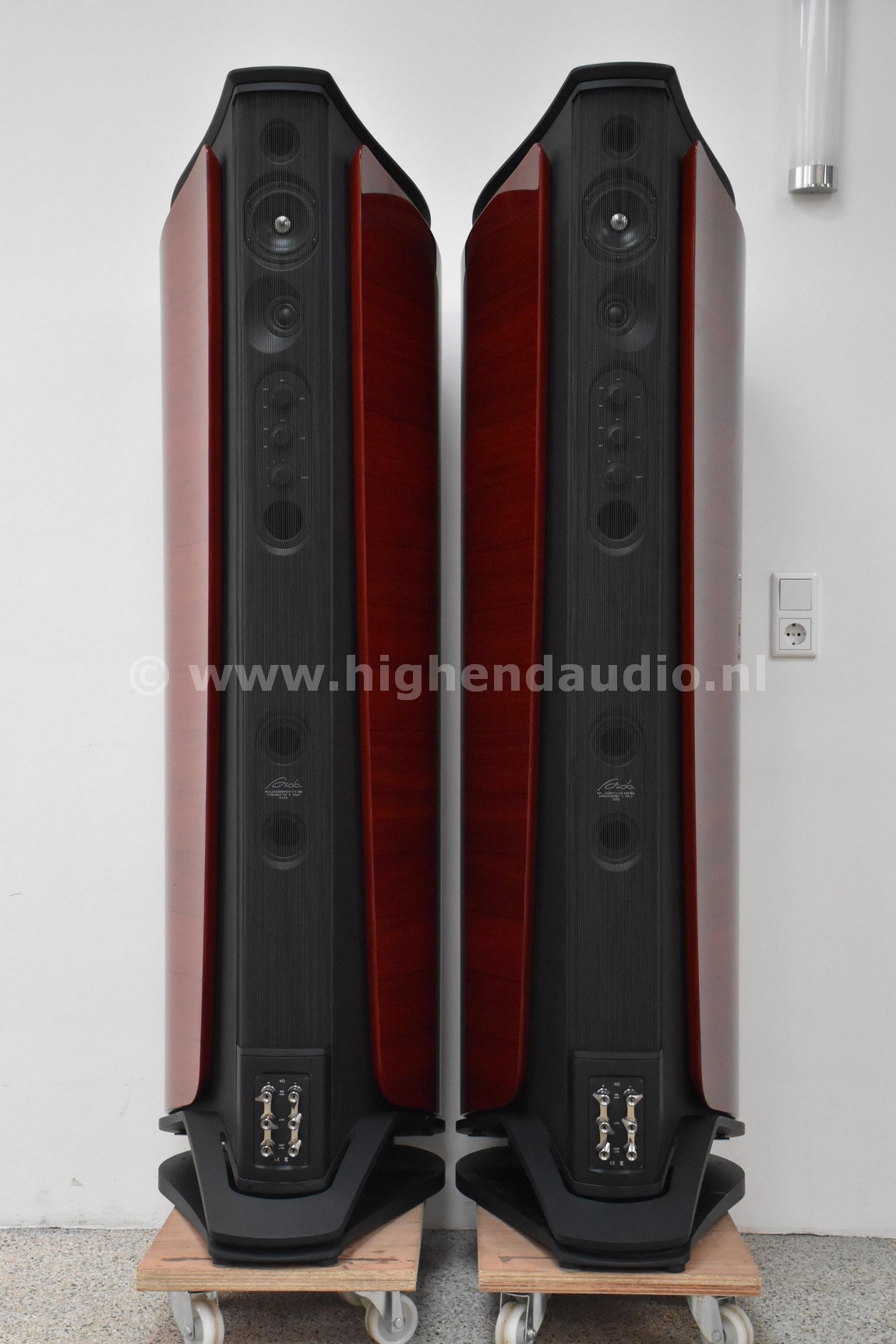 SF-Aida-095ab-back_wm