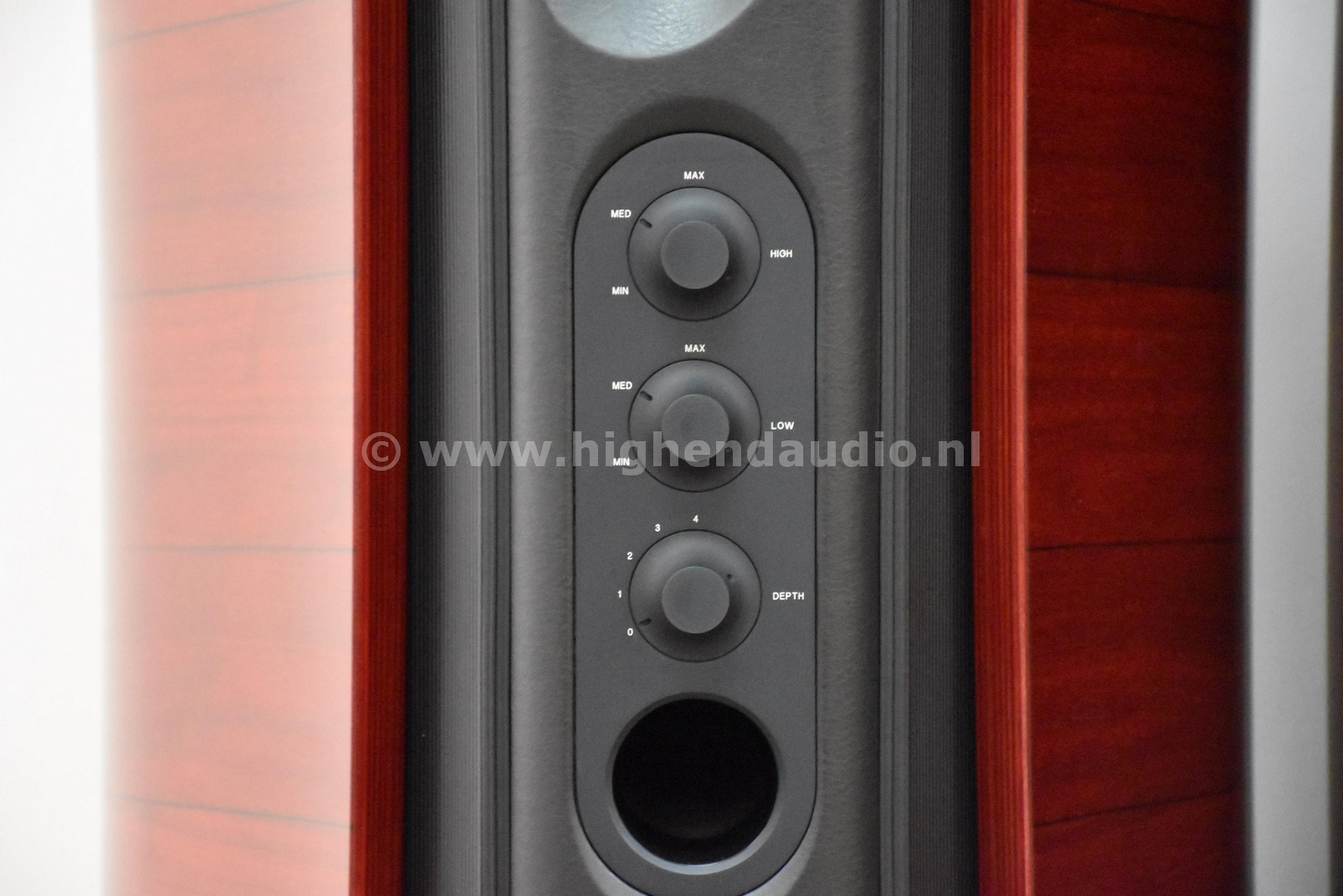 SF-Aida-095ab-backcontrols_wm