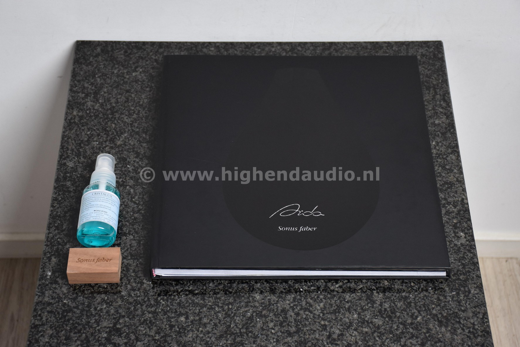 SF-Aida-095ab-bookpolish_wm