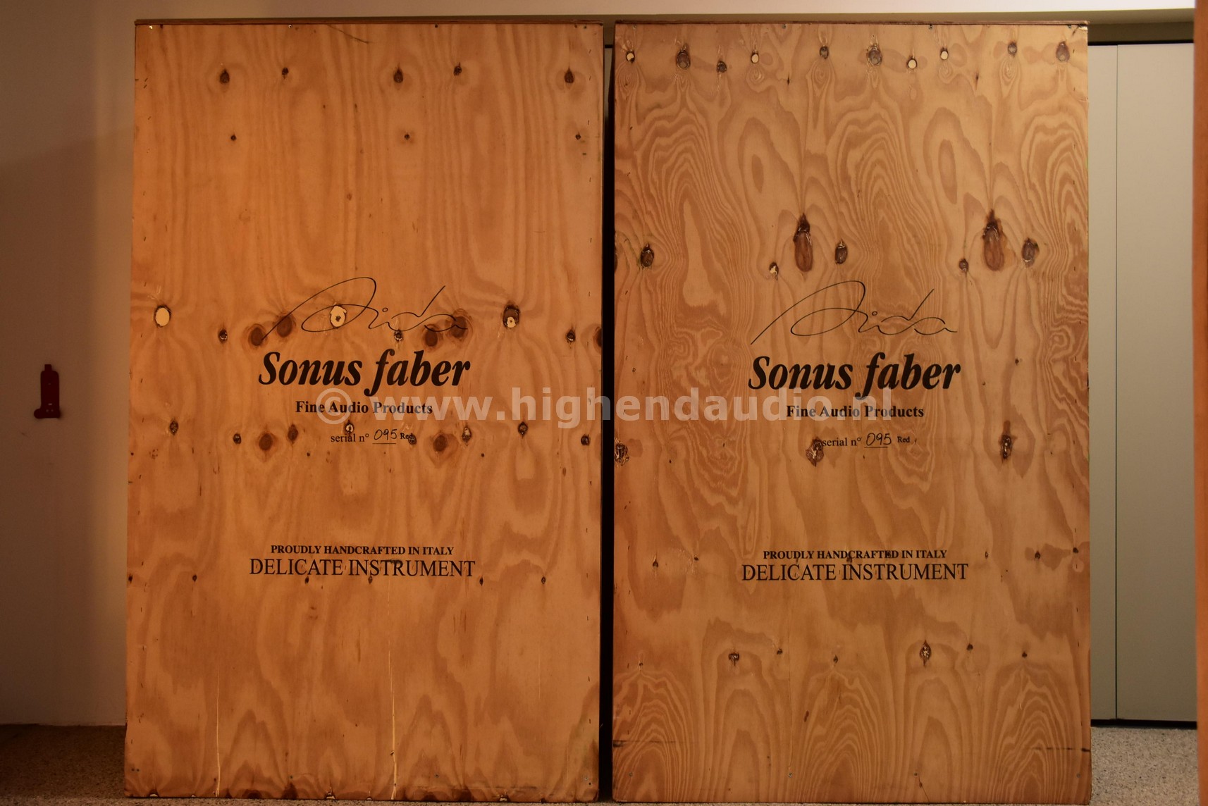 SF-Aida-095ab-crates_wm