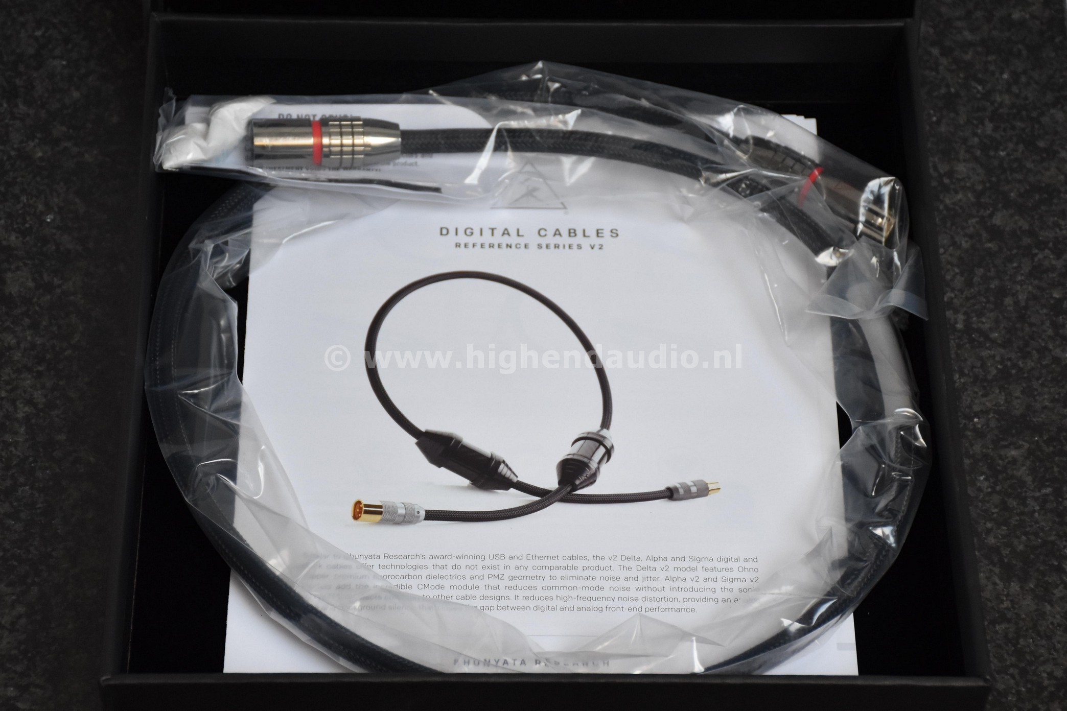 Shunyata-DeltaV2-AESEBU-1m-0615-cableinbox_wm